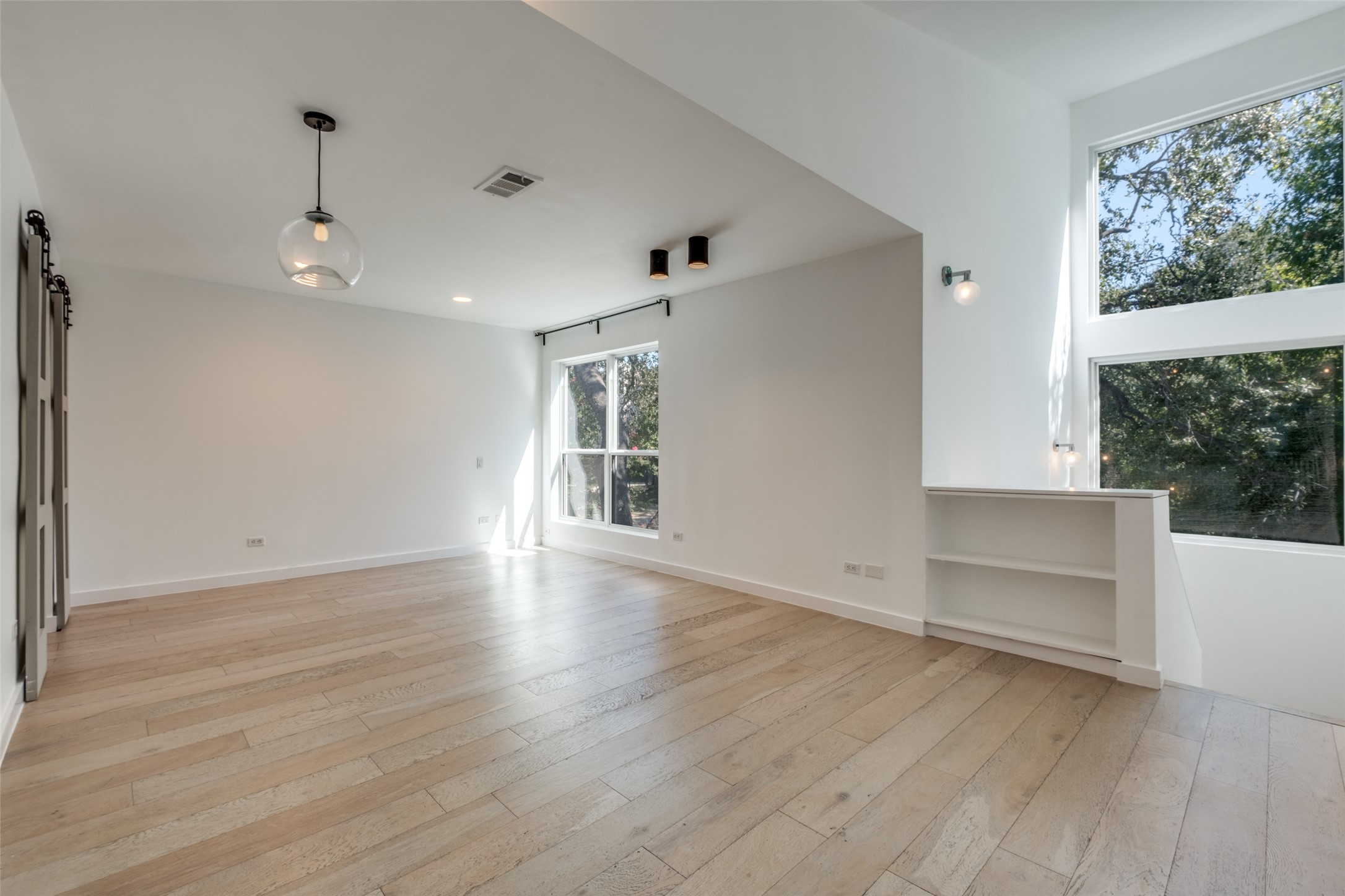 4231 Travis Street 11