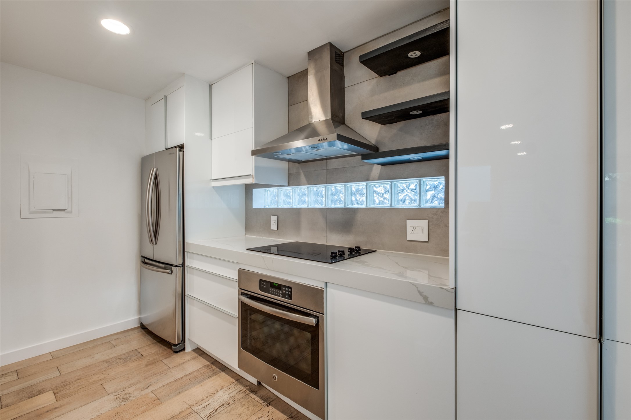 4231 Travis Street 11