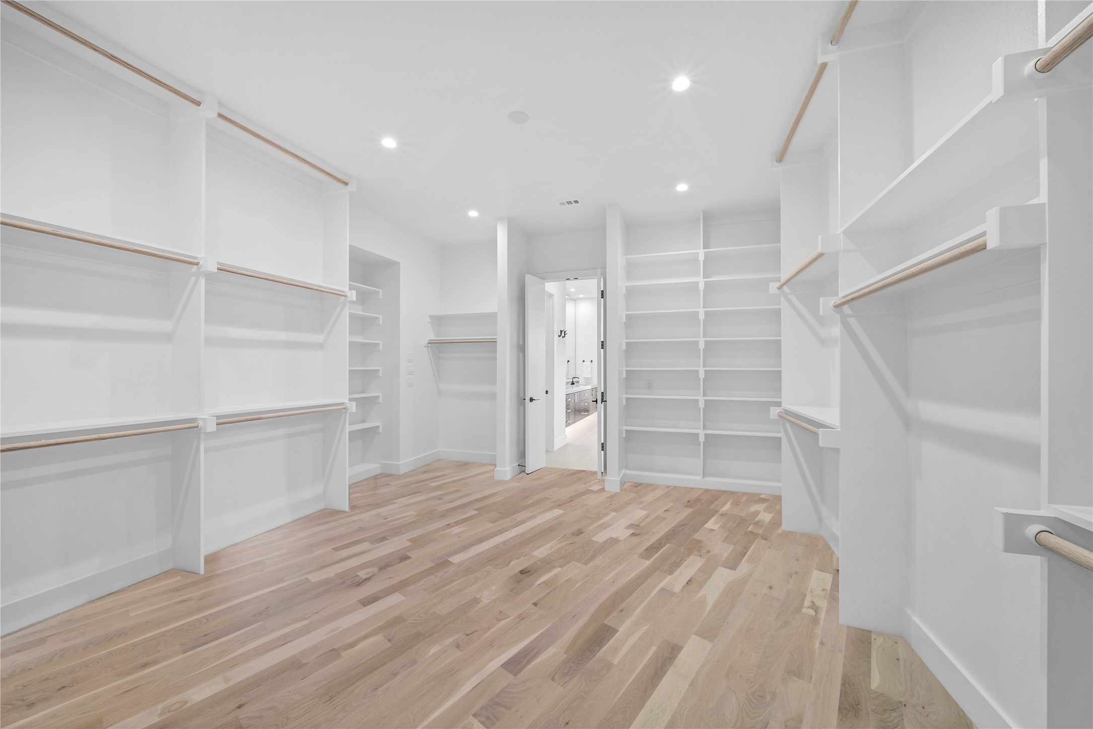 6923 Inverness Lane