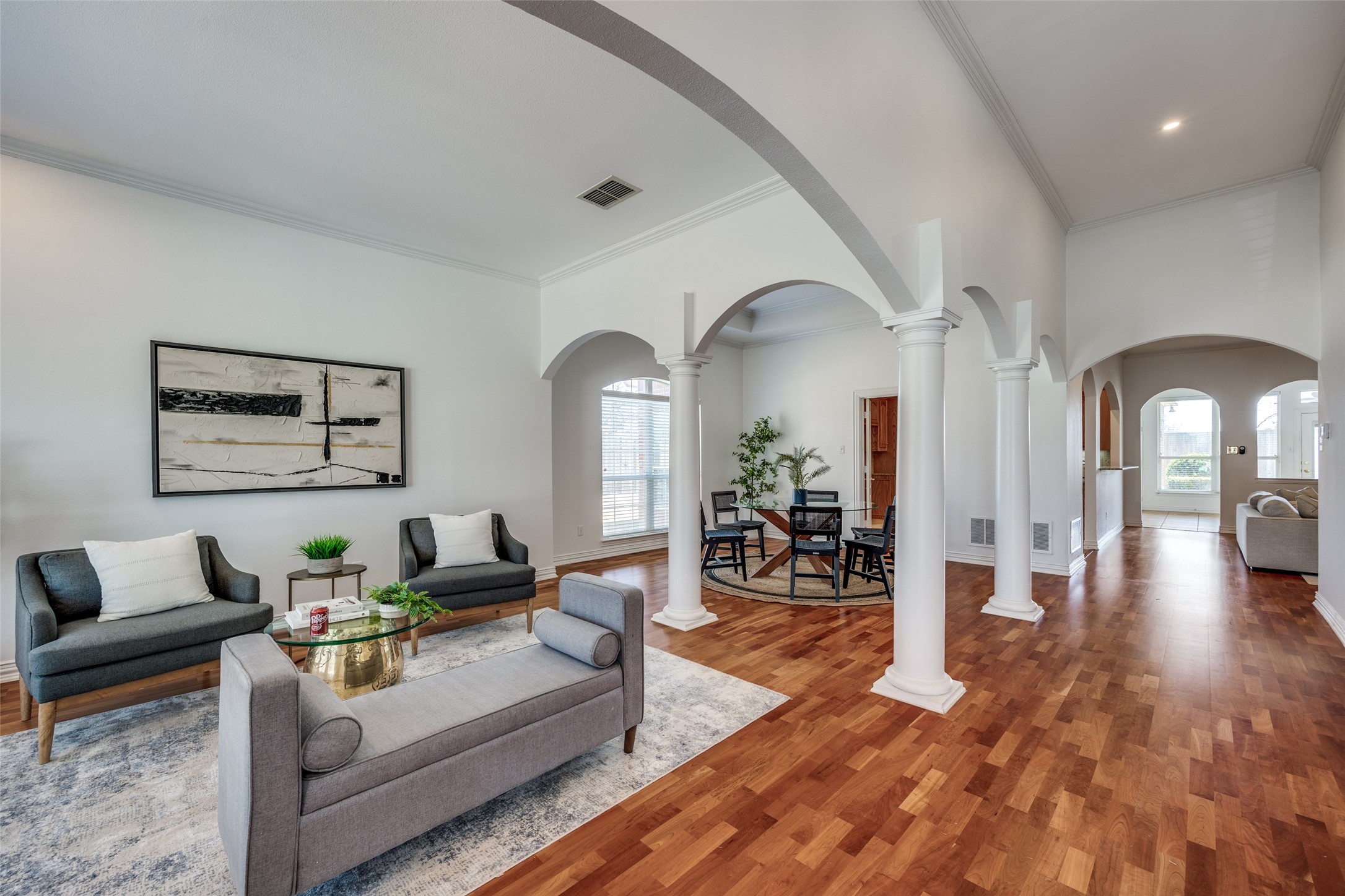 840 W Pioneer Drive