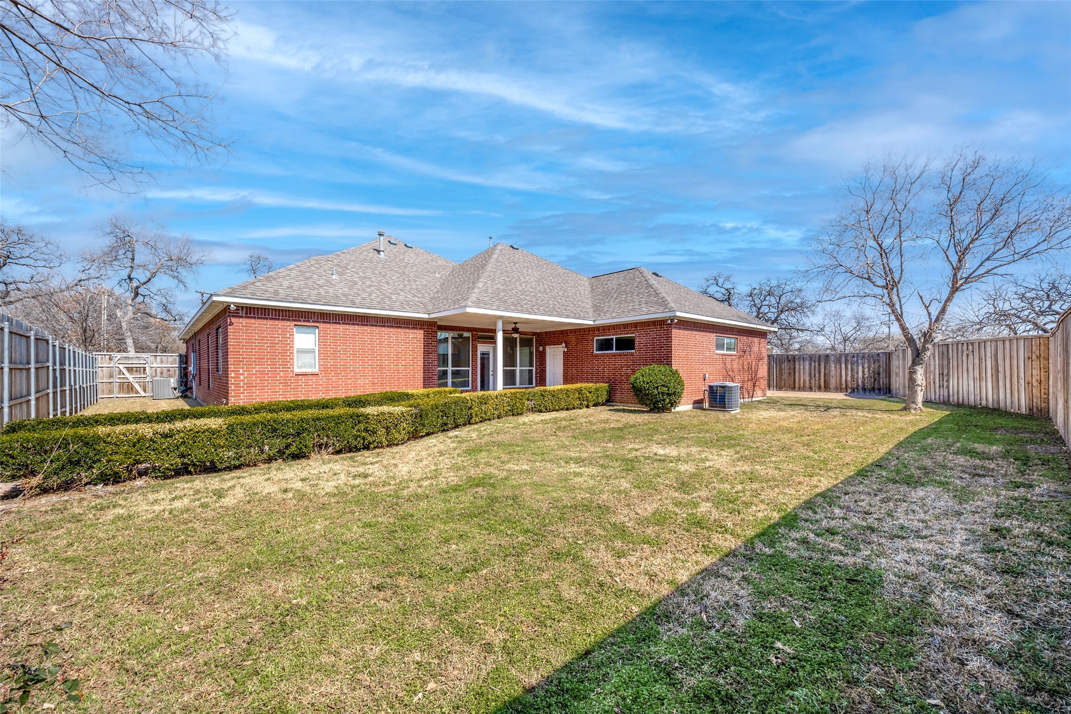 840 W Pioneer Drive