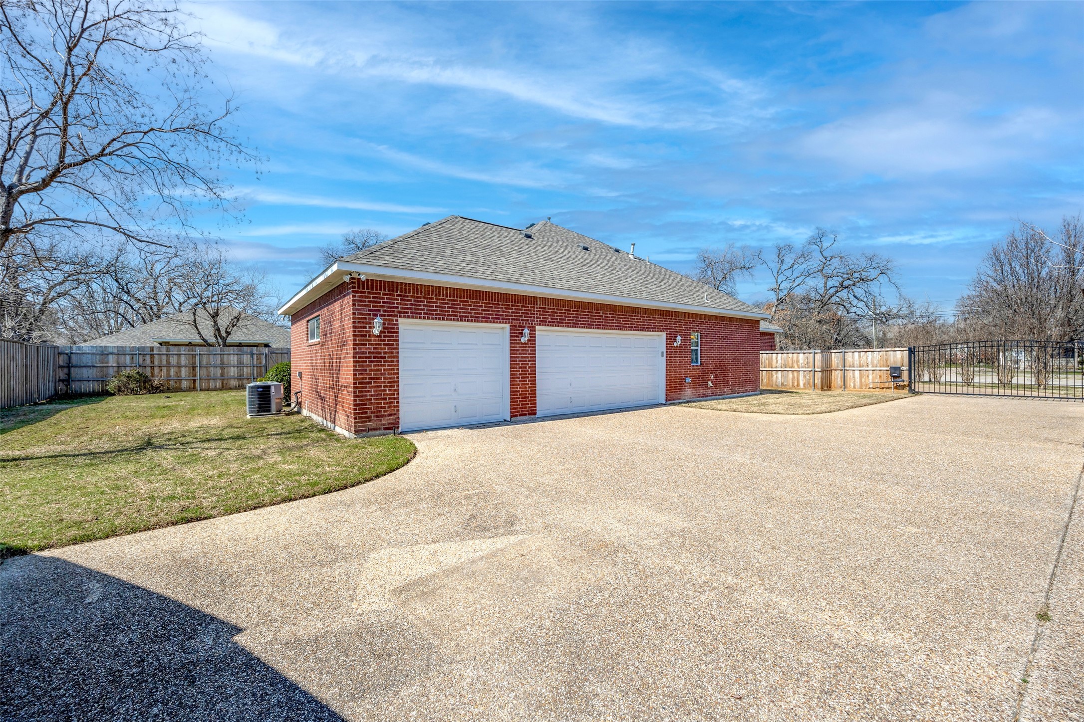 840 W Pioneer Drive