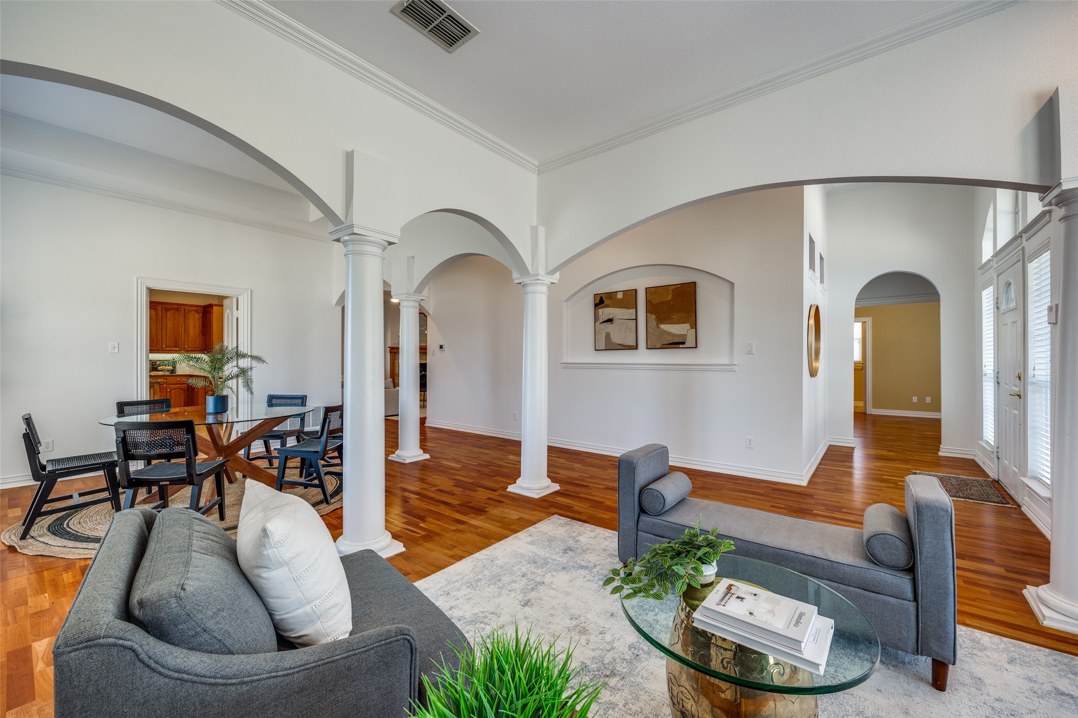840 W Pioneer Drive