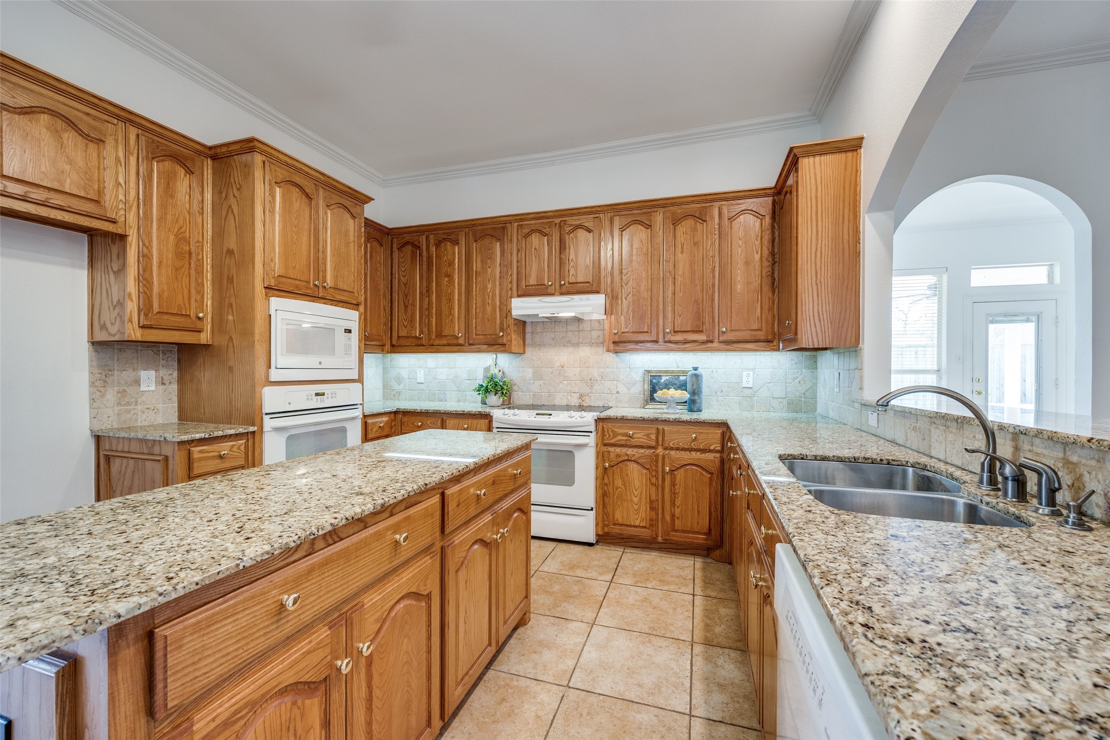 840 W Pioneer Drive