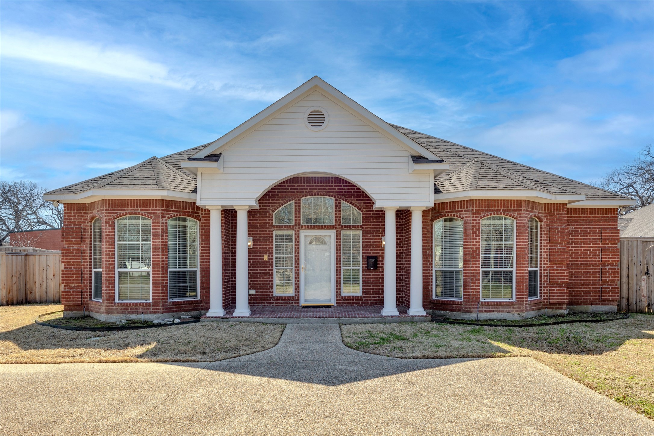 840 W Pioneer Drive