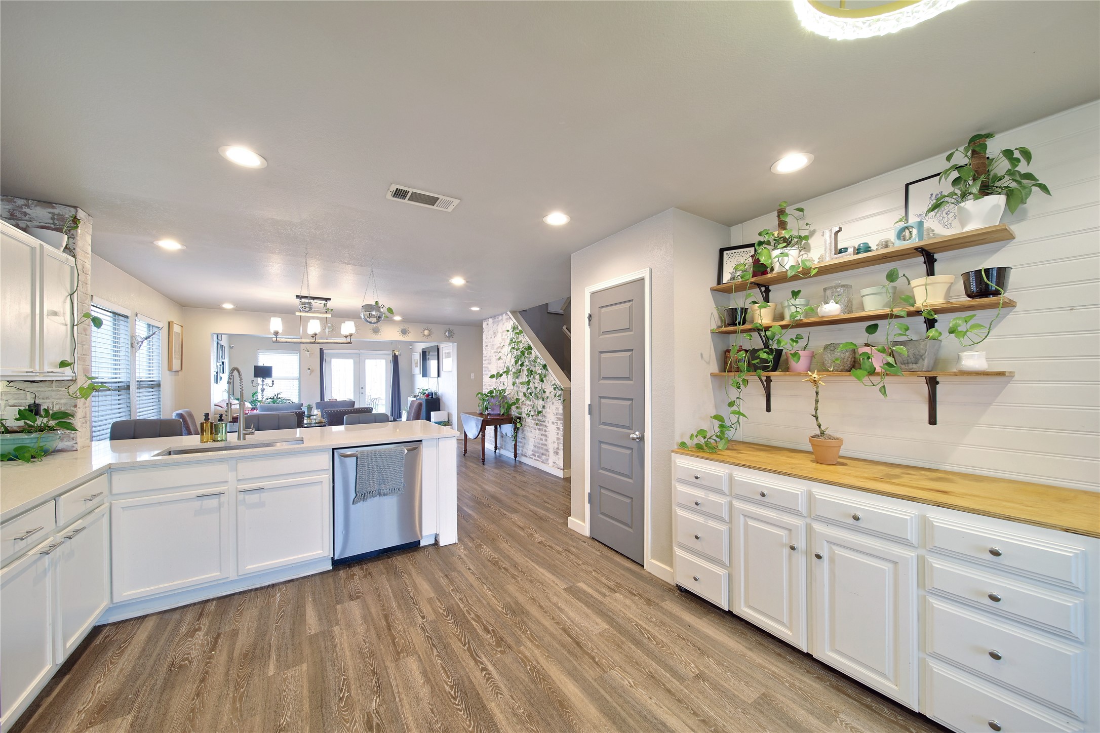 2816 Saint Bernard Drive