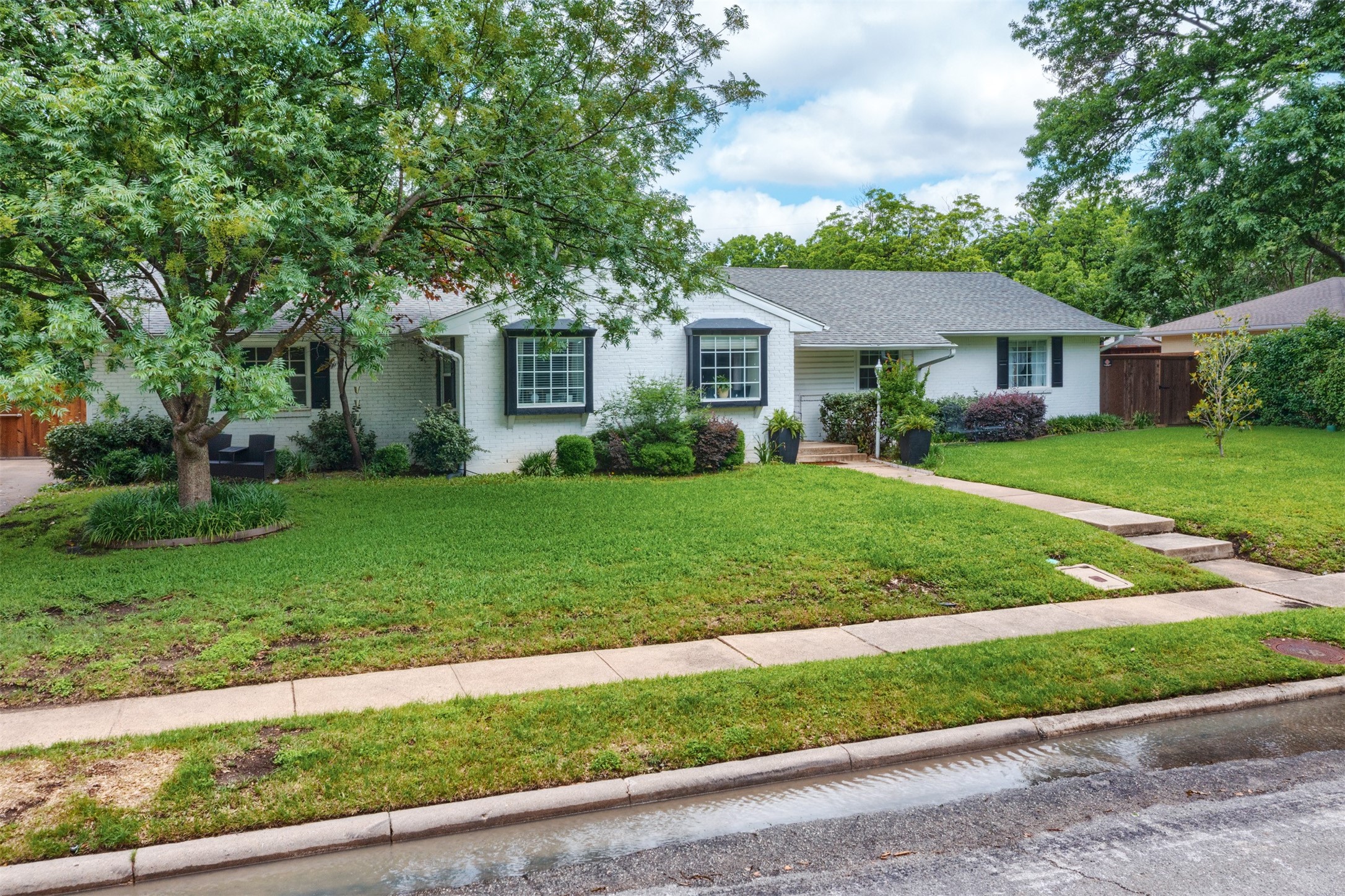 3559 Warick Drive