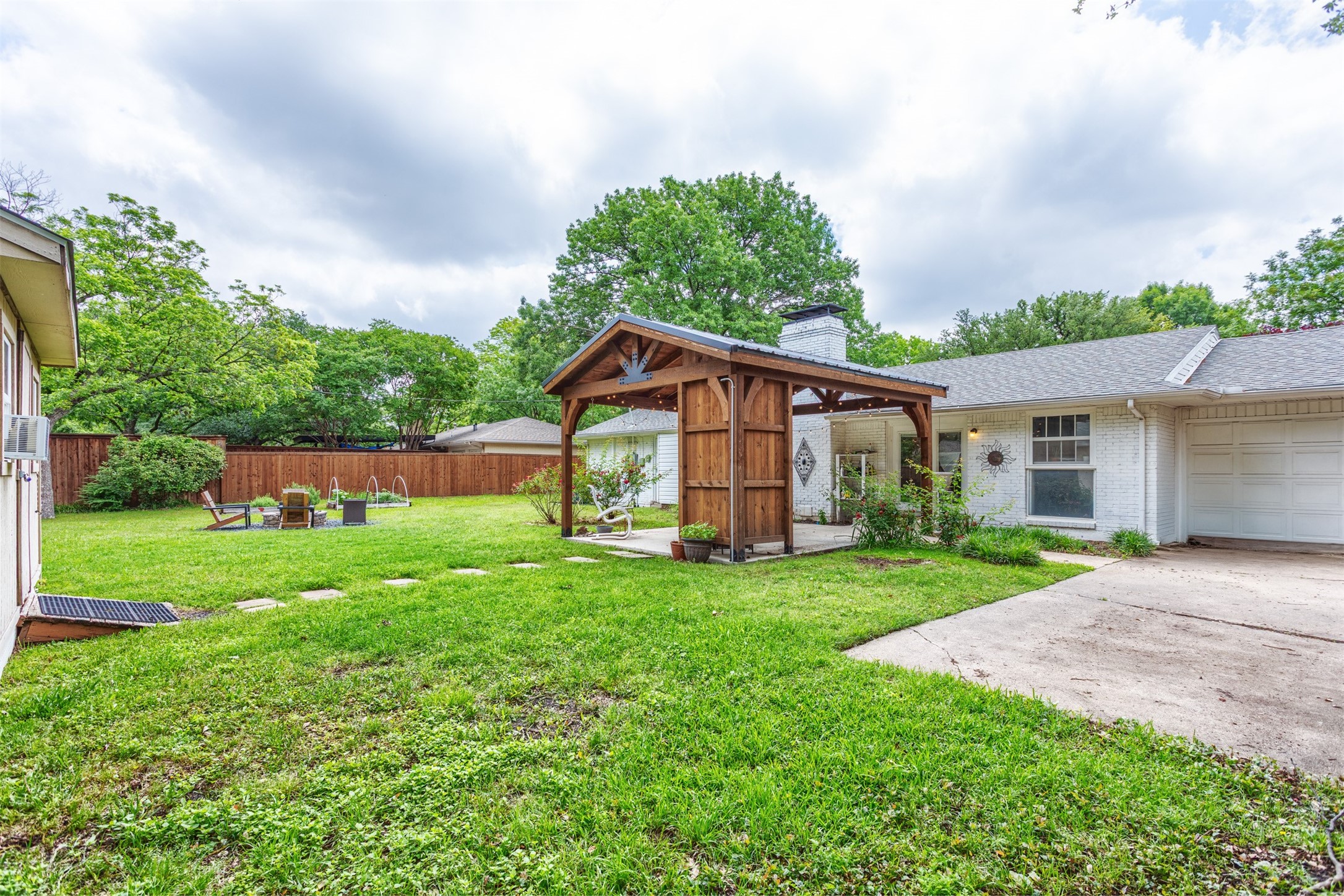 3559 Warick Drive