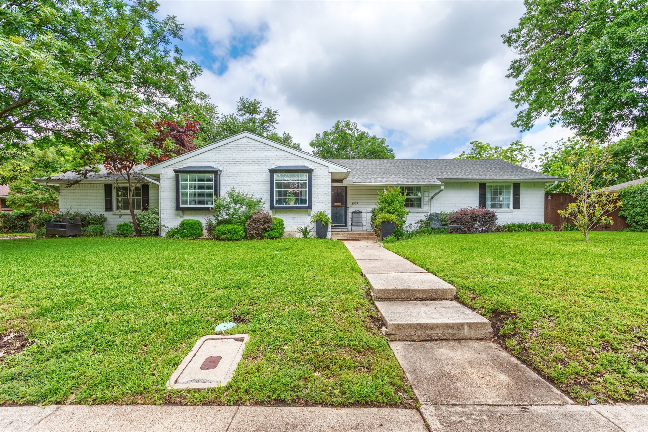 3559 Warick Drive