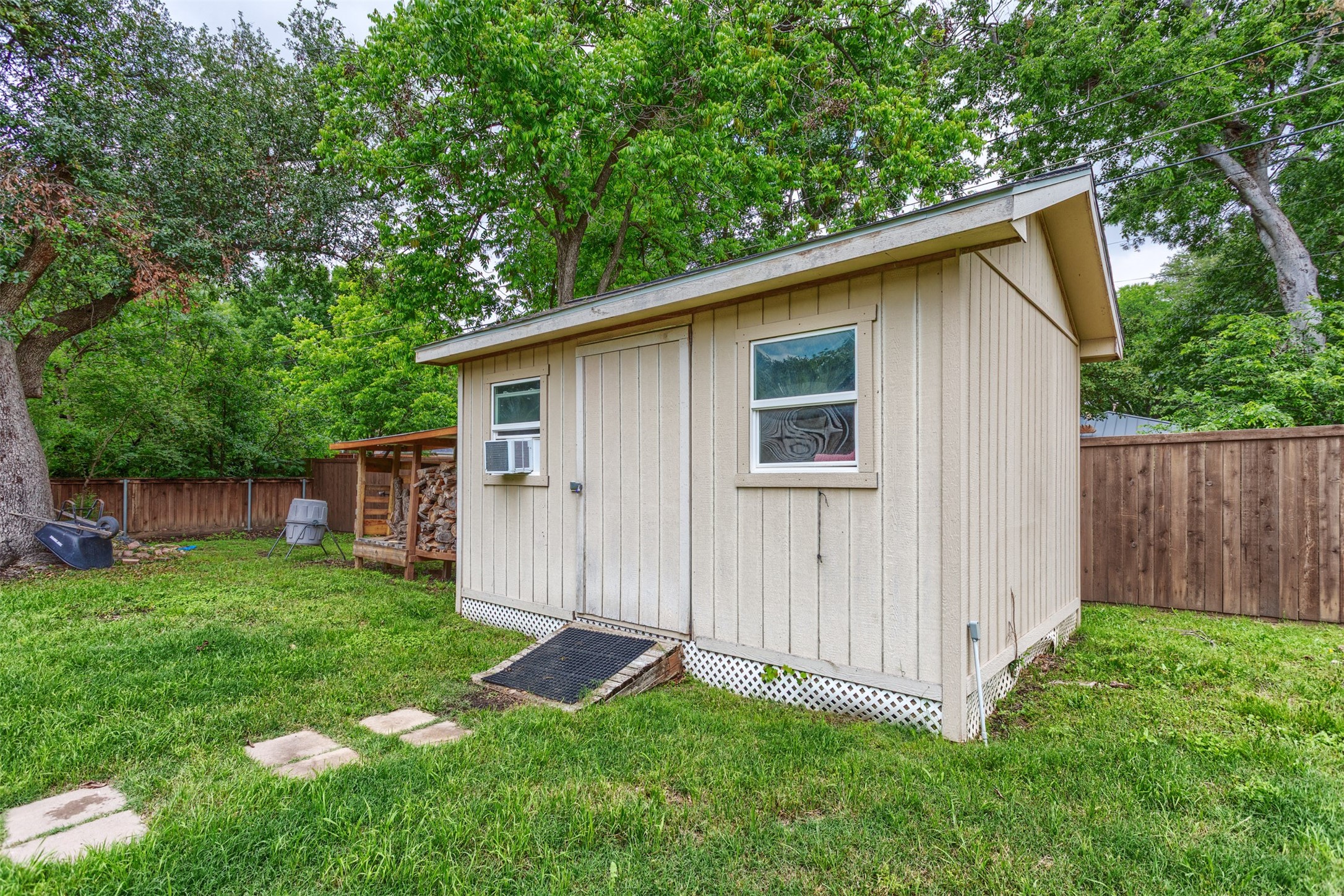 3559 Warick Drive