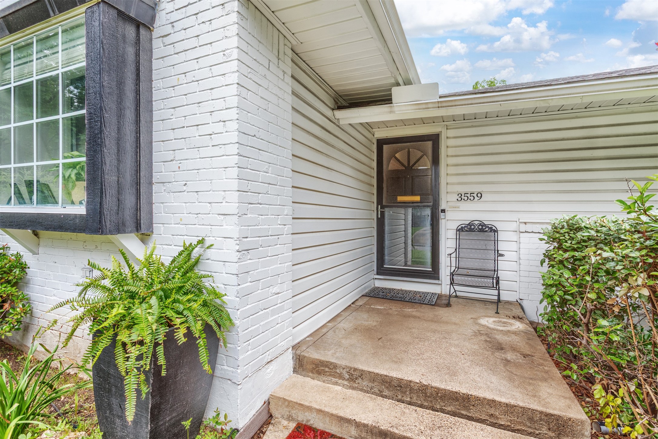 3559 Warick Drive