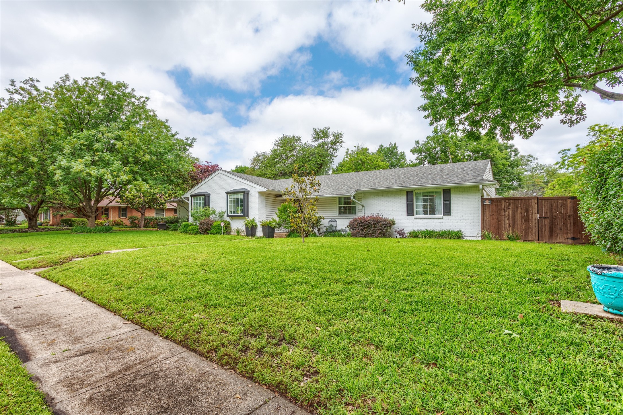 3559 Warick Drive