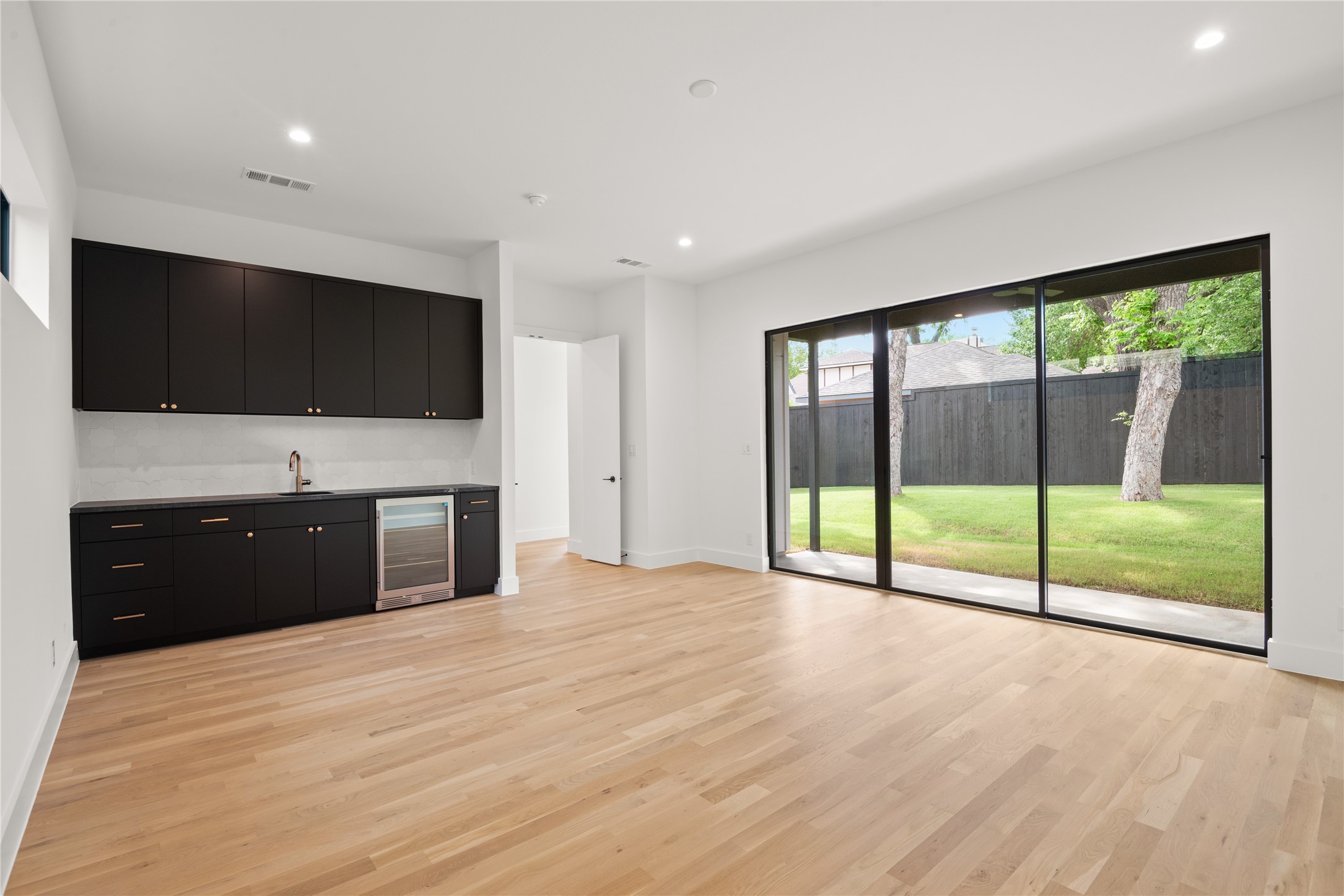 7203 Casa Loma Avenue