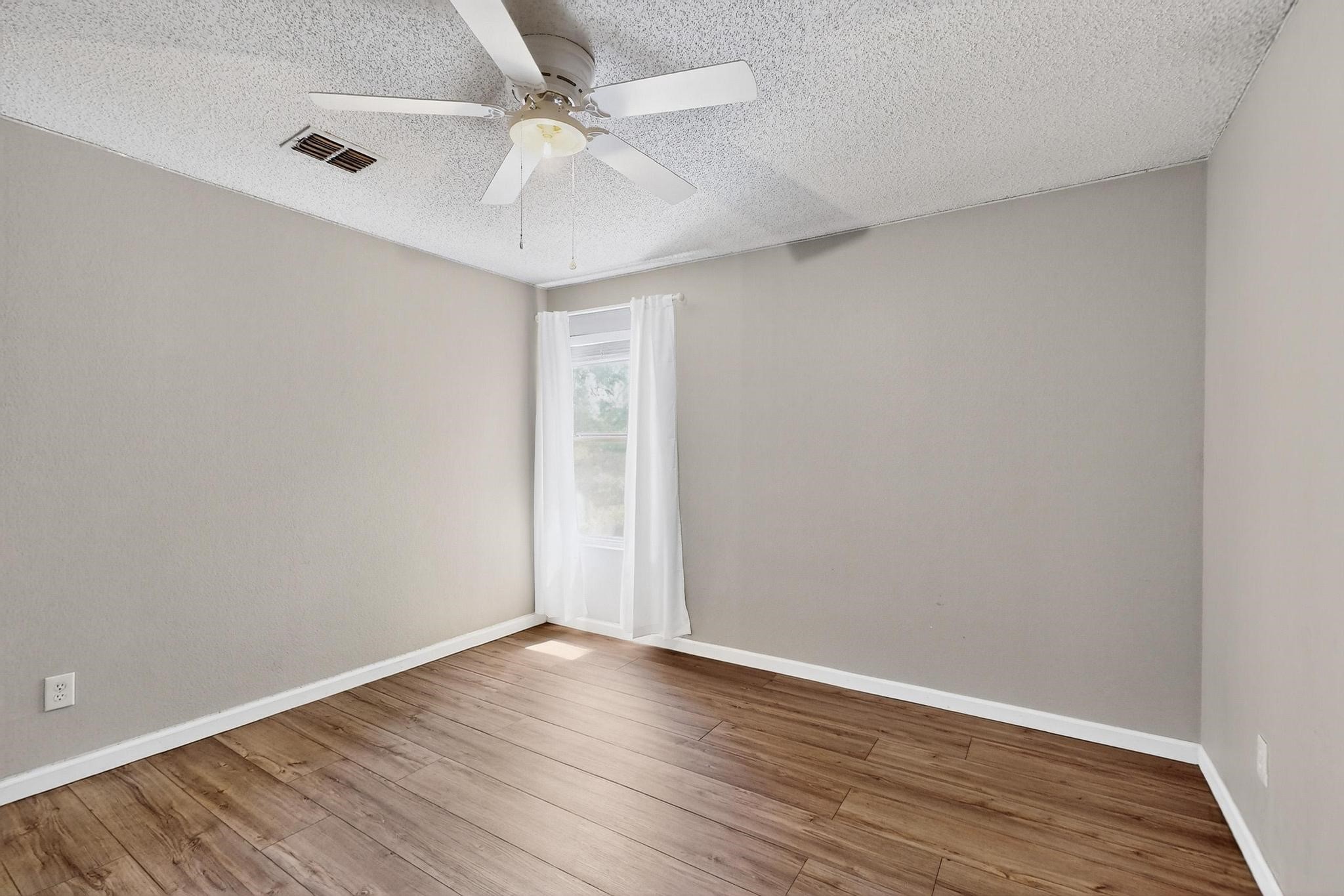 1803 Spinnaker Way