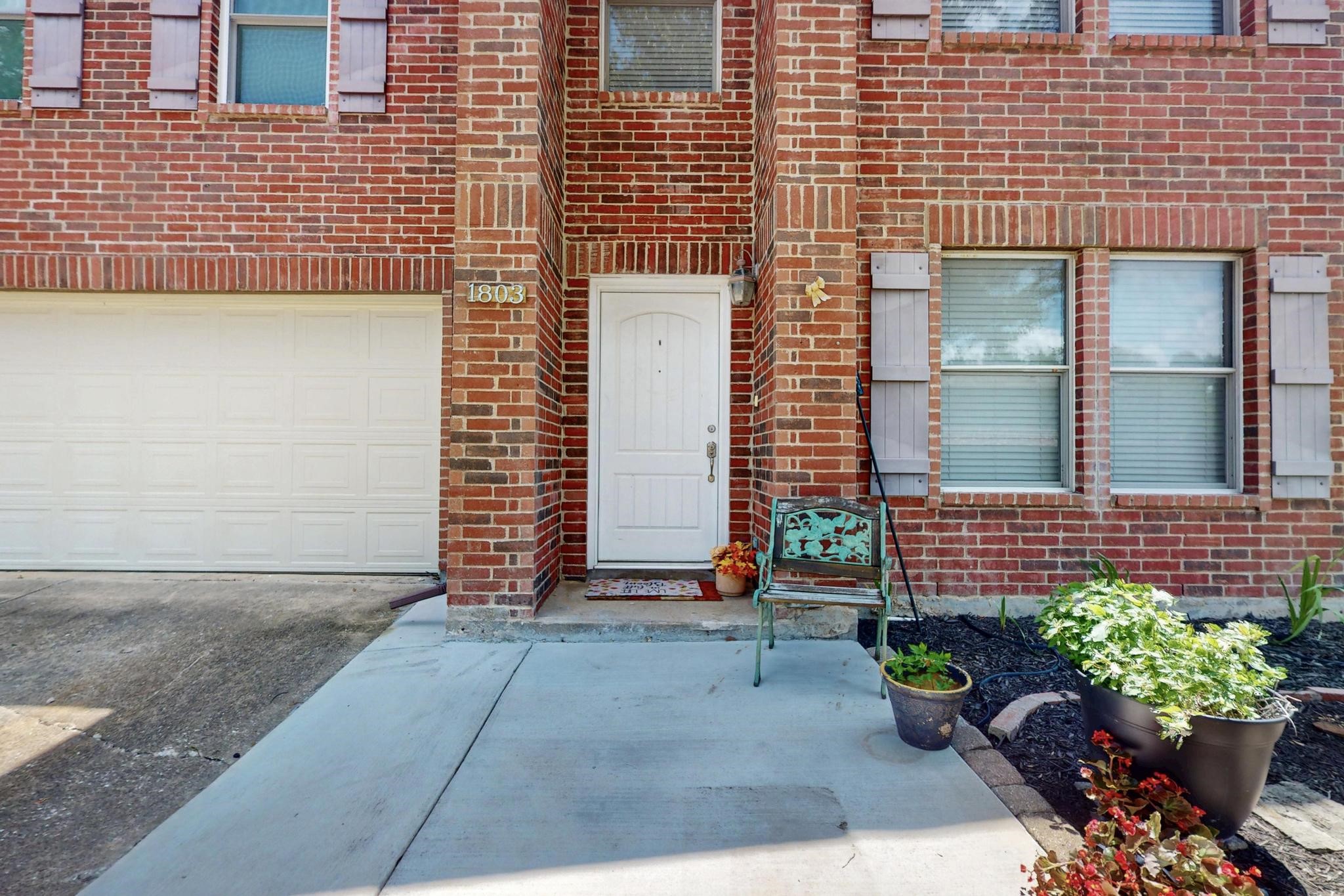 1803 Spinnaker Way