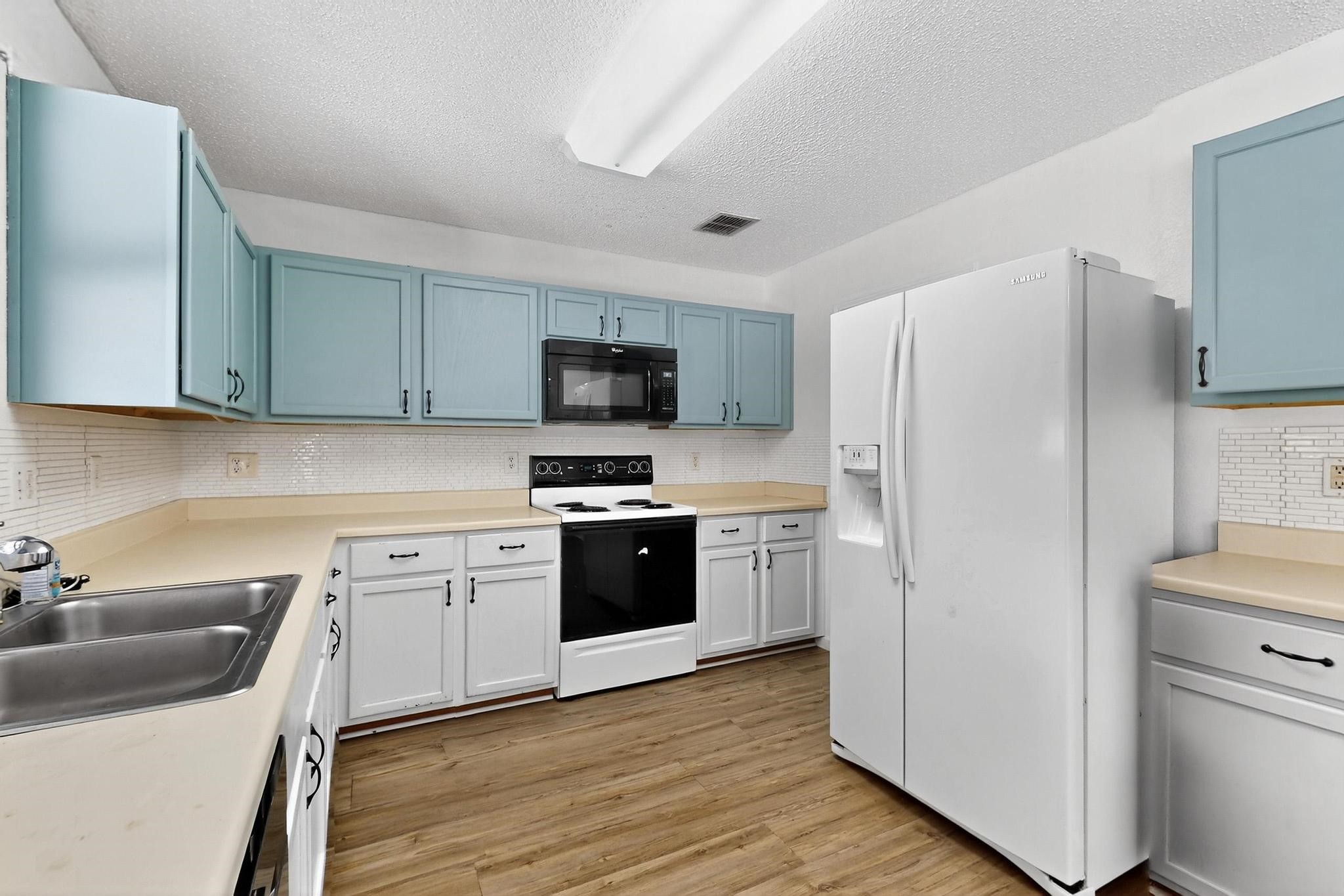 1803 Spinnaker Way