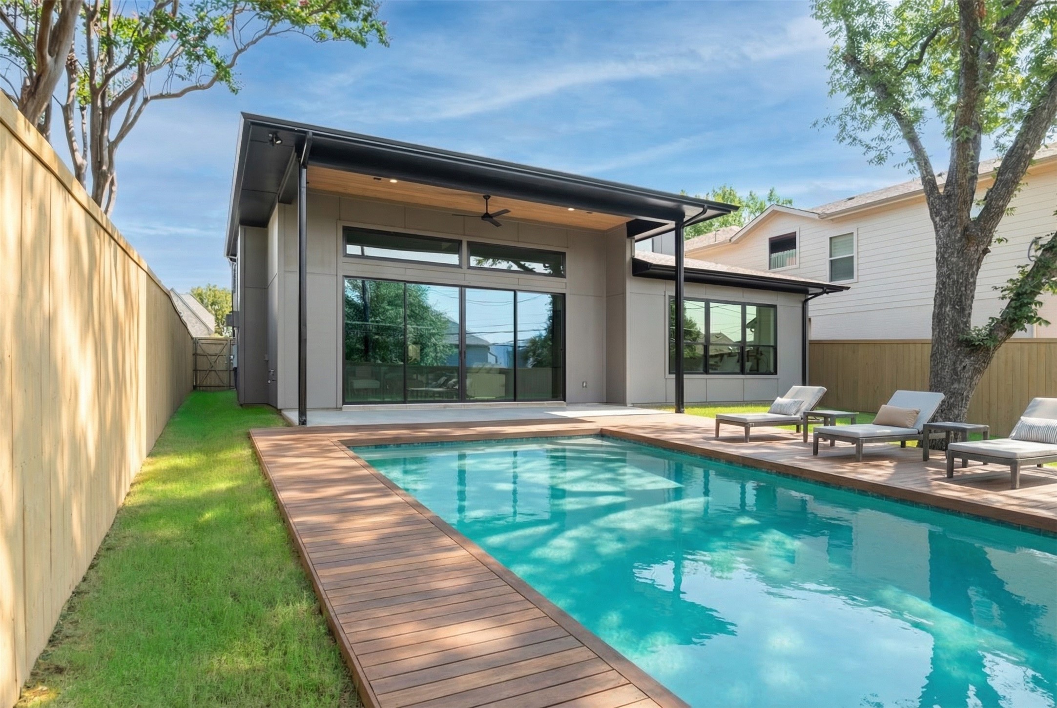 6942 Coronado Avenue