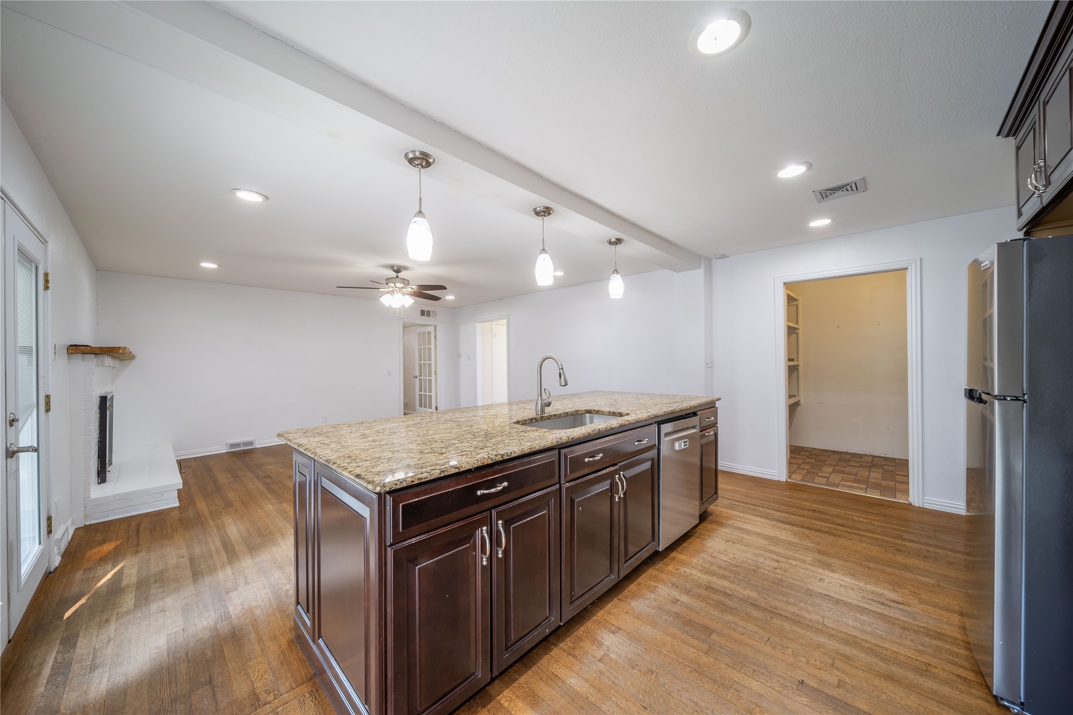 3559 Warick Drive