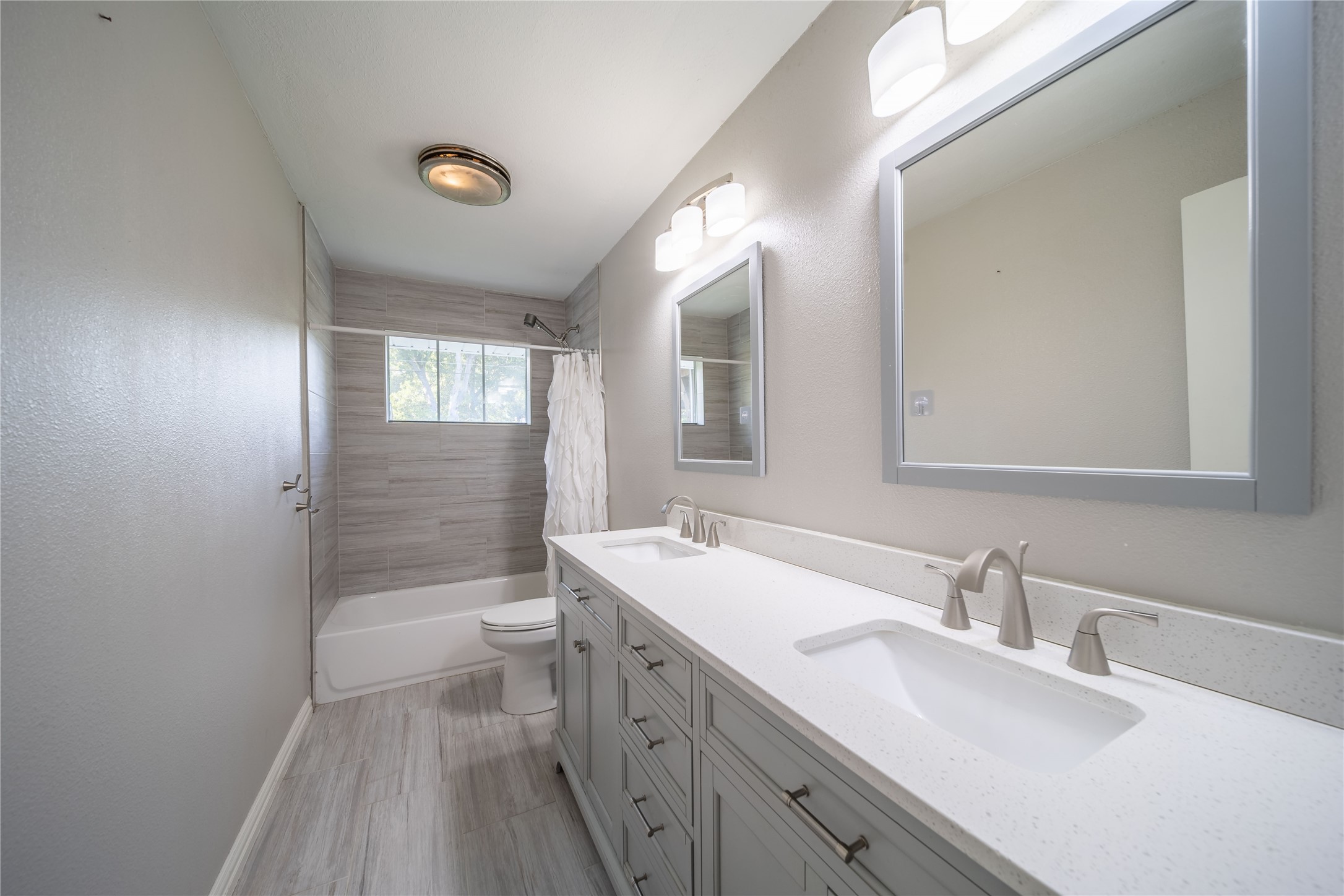 3559 Warick Drive