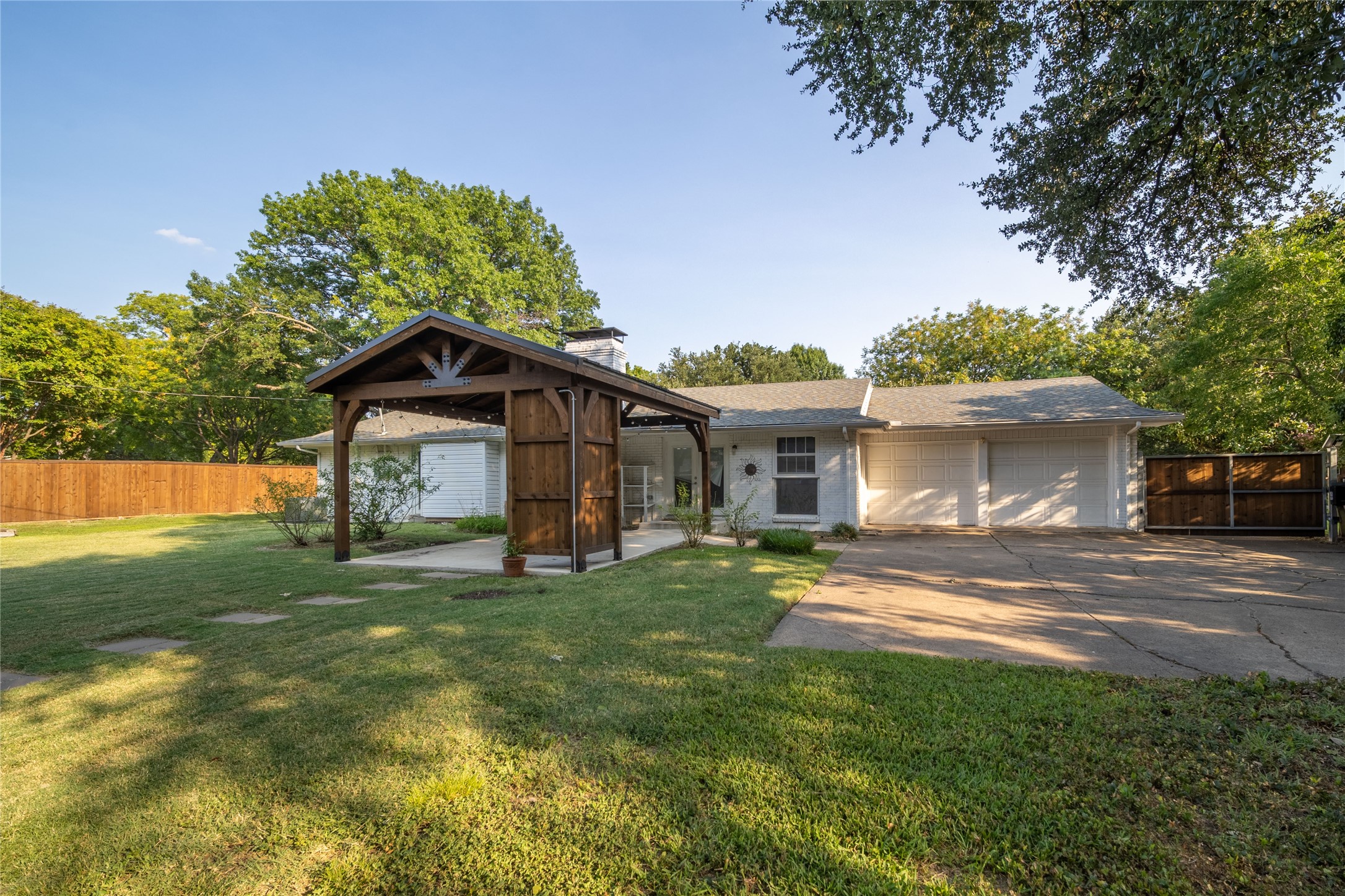 3559 Warick Drive