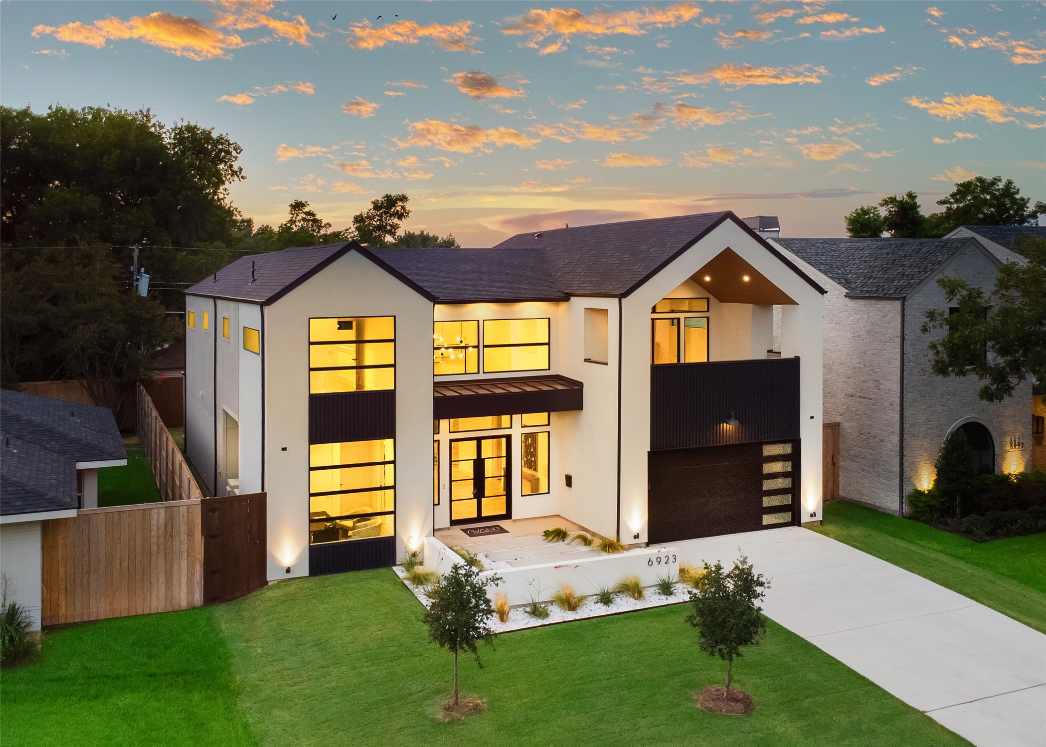 6923 Inverness Lane