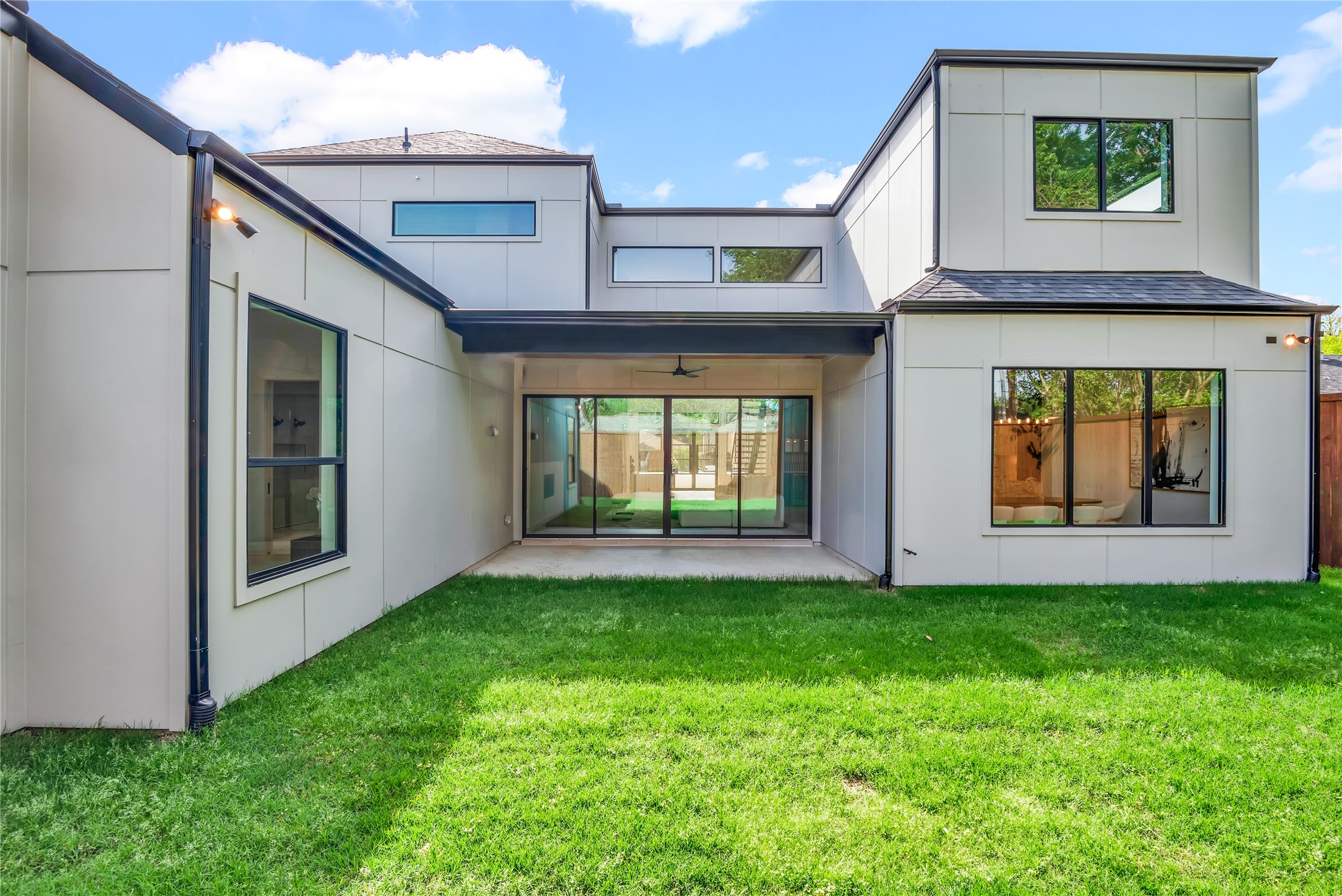 6923 Inverness Lane