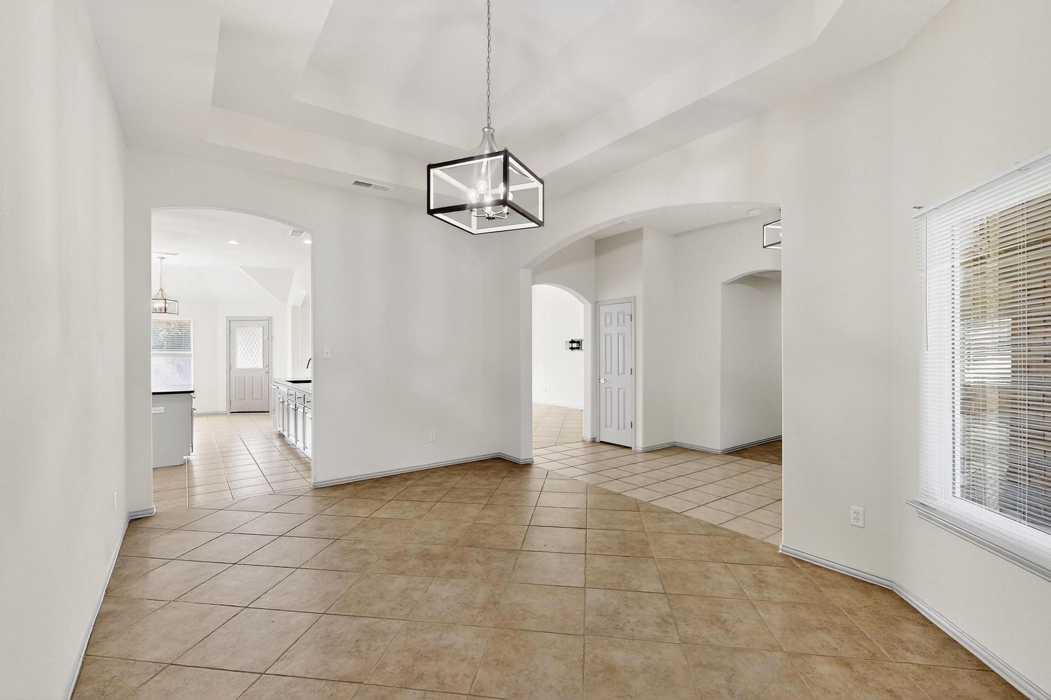 2825 Rosewood Boulevard