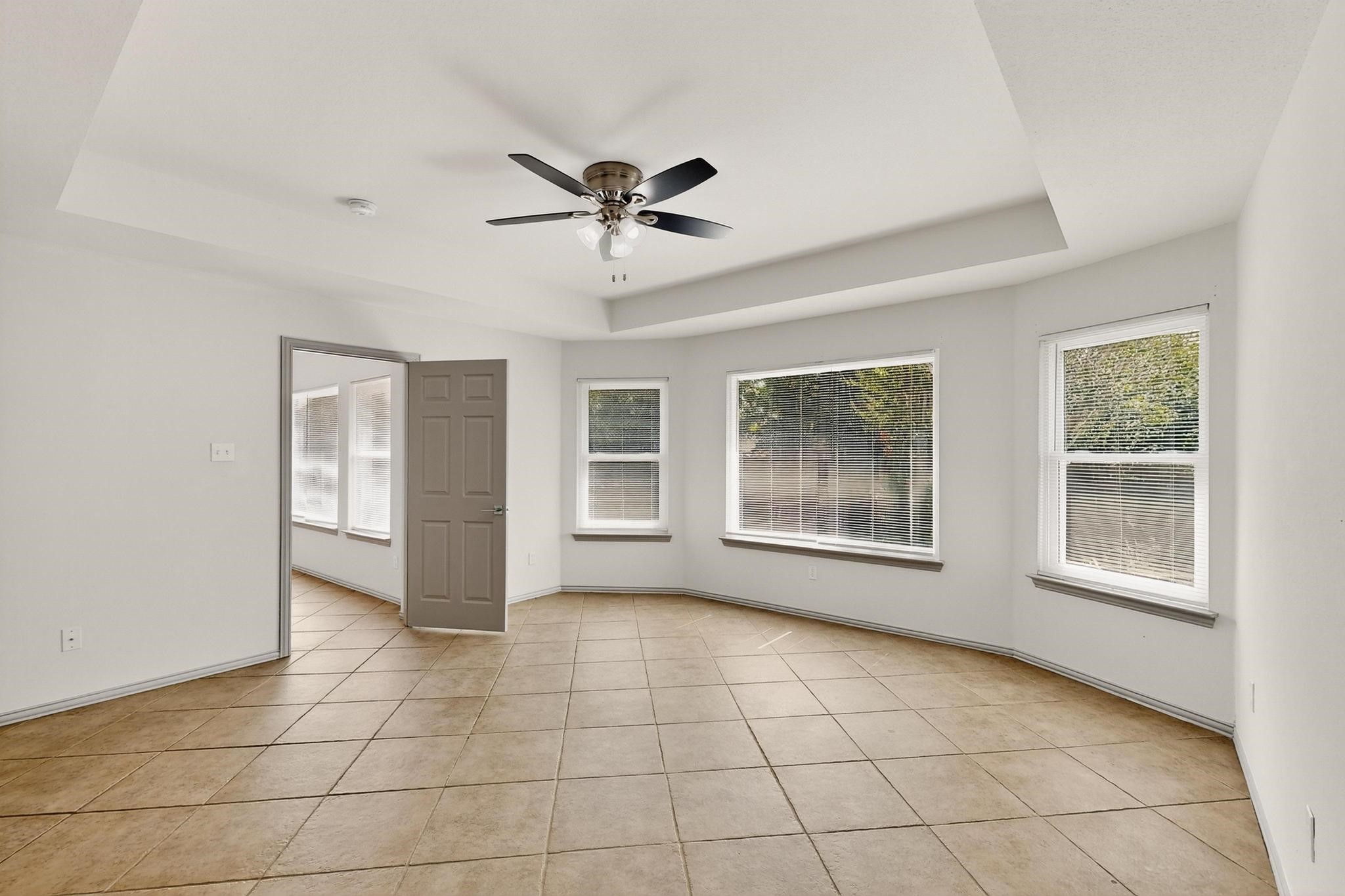 2825 Rosewood Boulevard