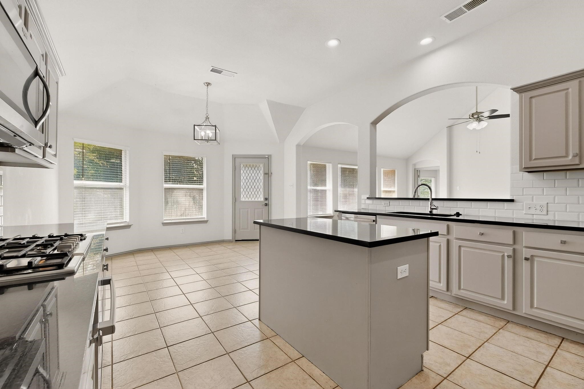 2825 Rosewood Boulevard