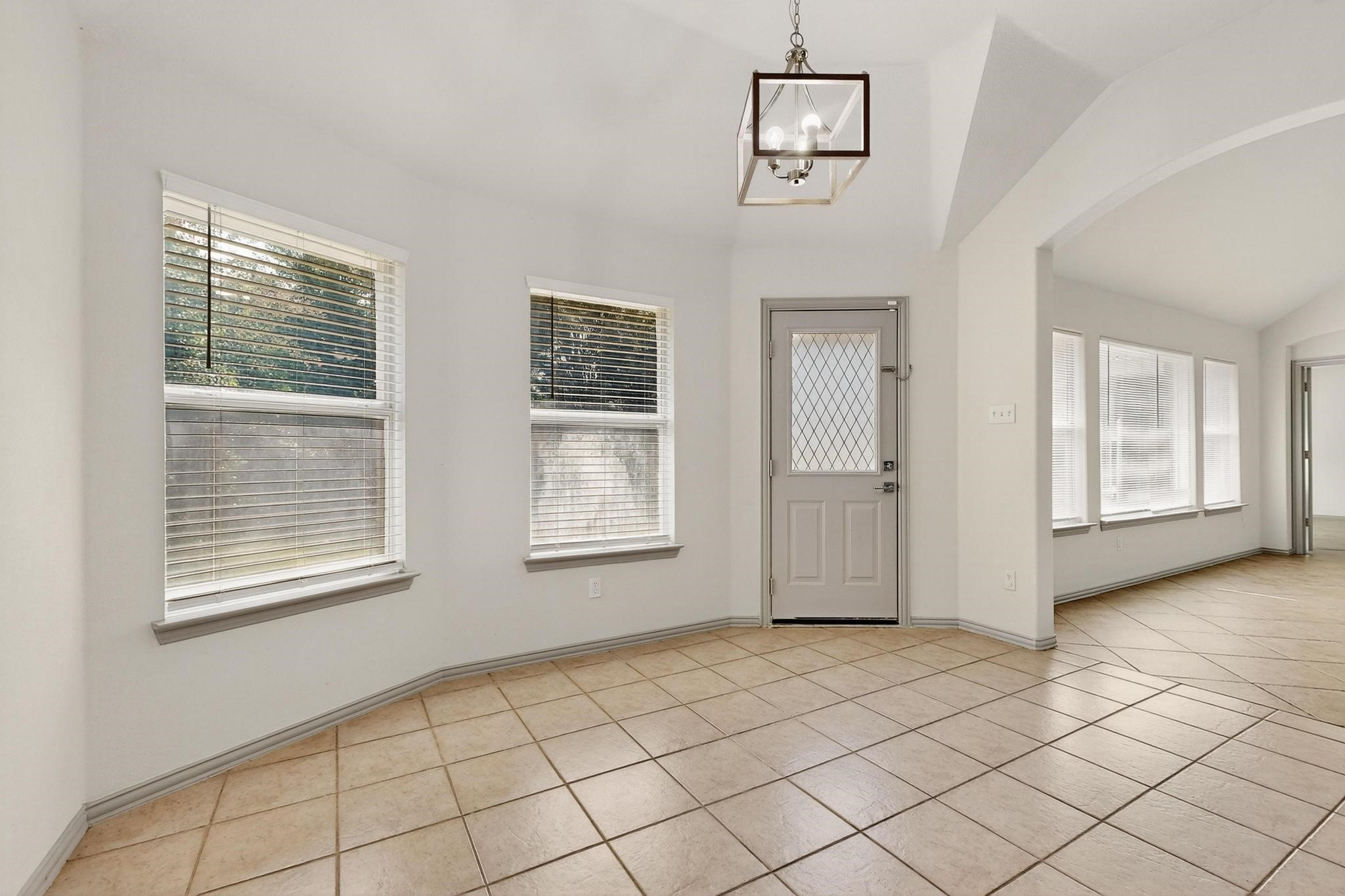 2825 Rosewood Boulevard