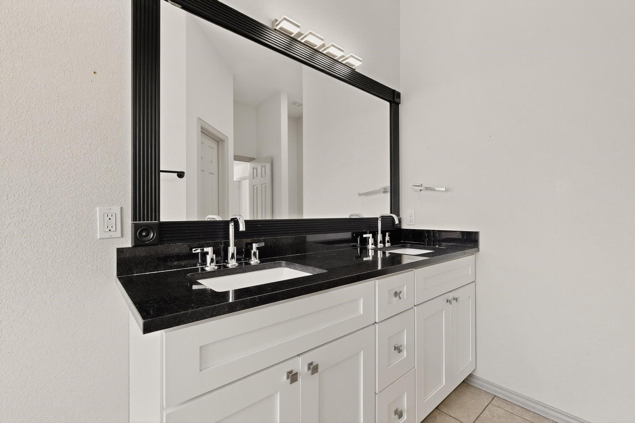 2825 Rosewood Boulevard