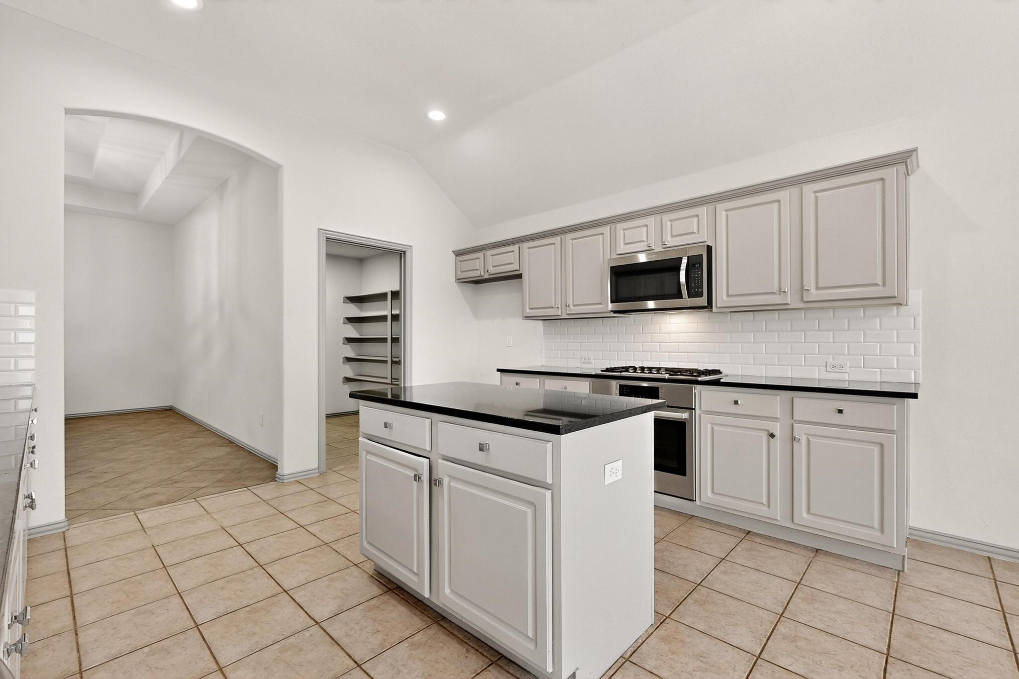 2825 Rosewood Boulevard