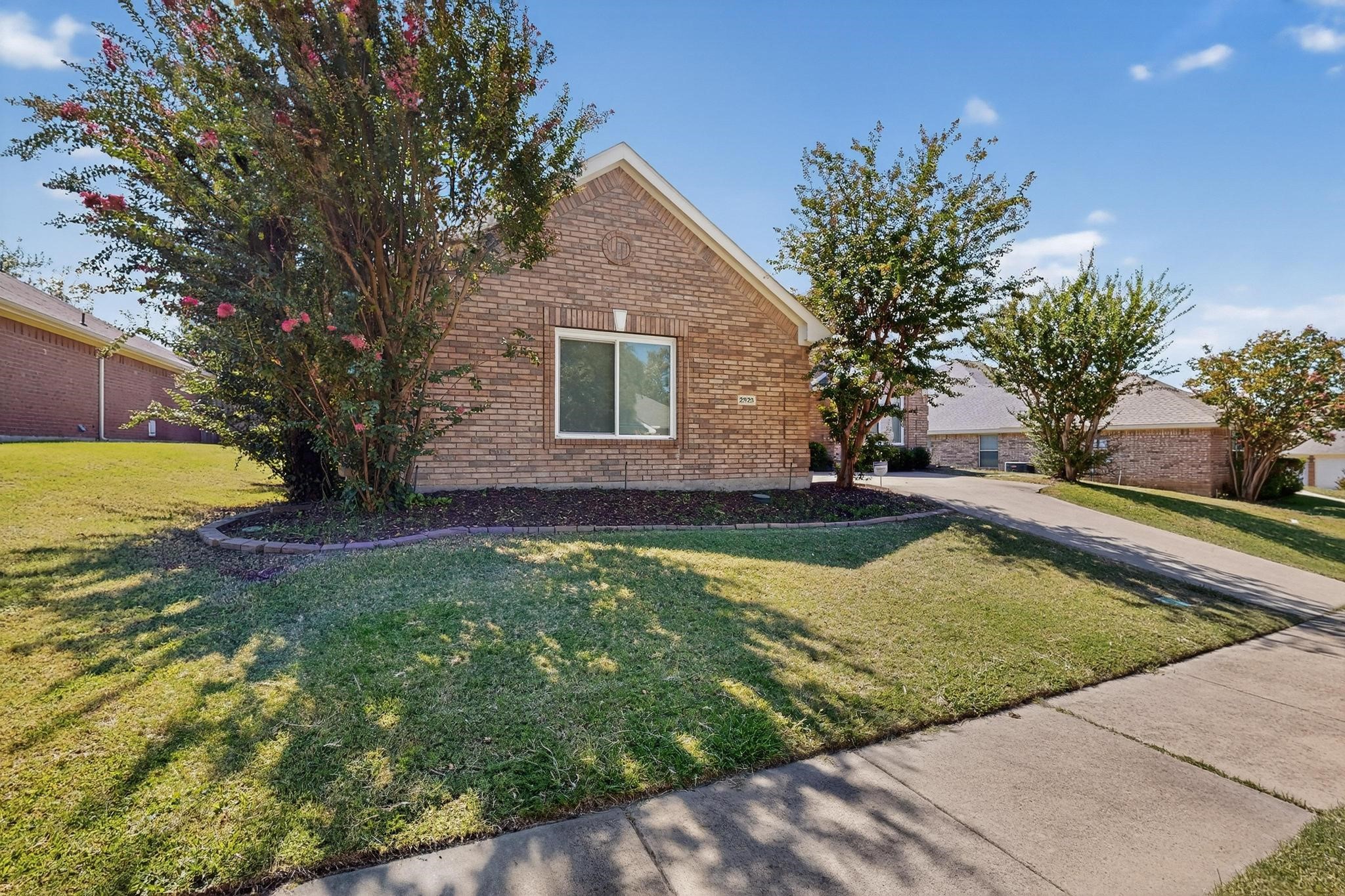 2825 Rosewood Boulevard