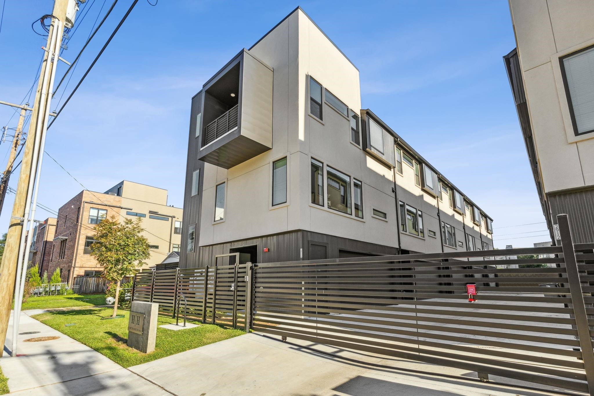 2916 Hawthorne Avenue 101