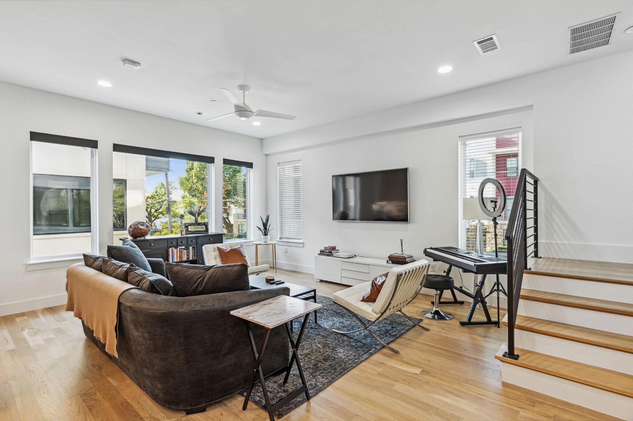 2916 Hawthorne Avenue 101