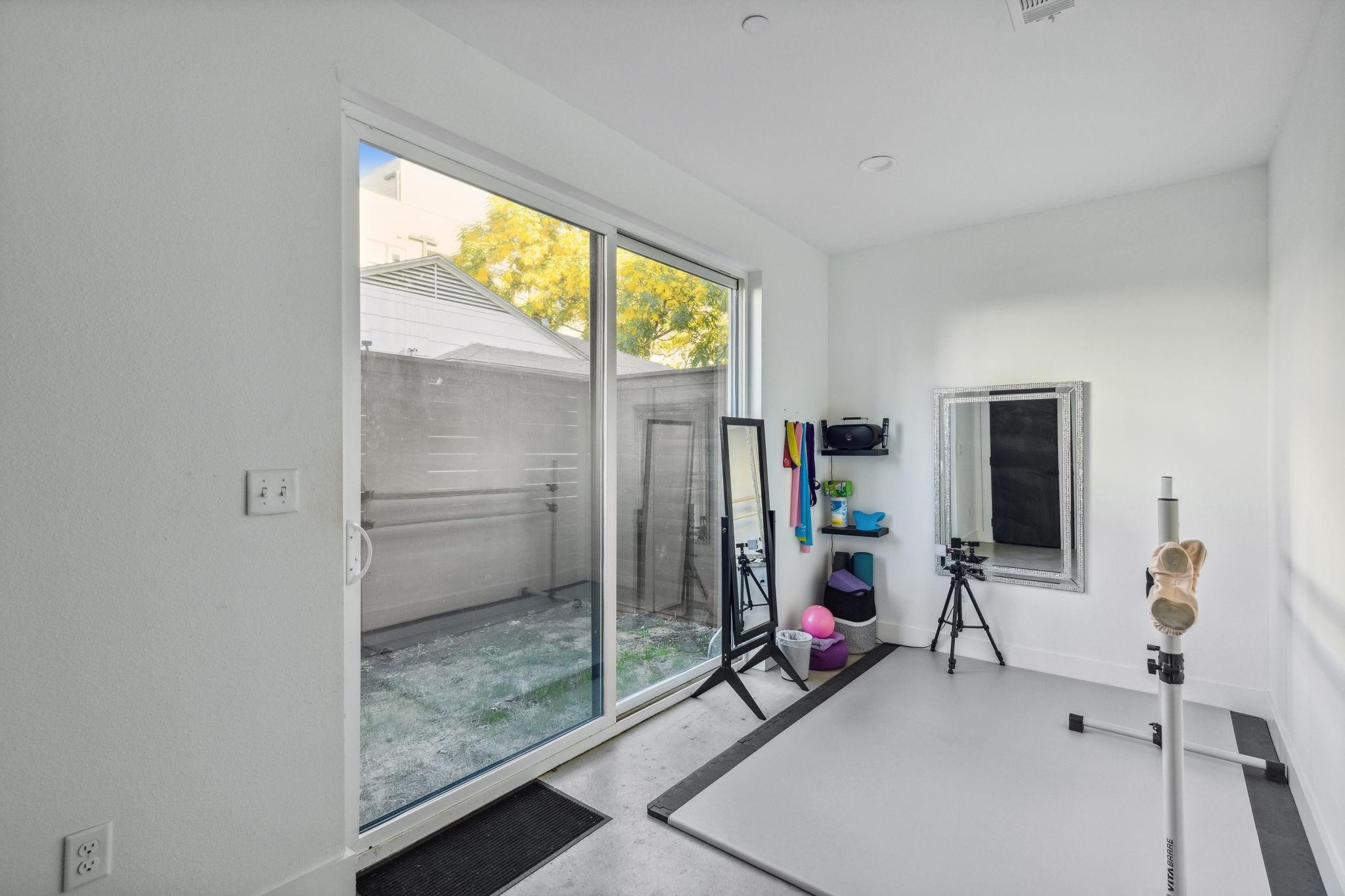 2916 Hawthorne Avenue 101