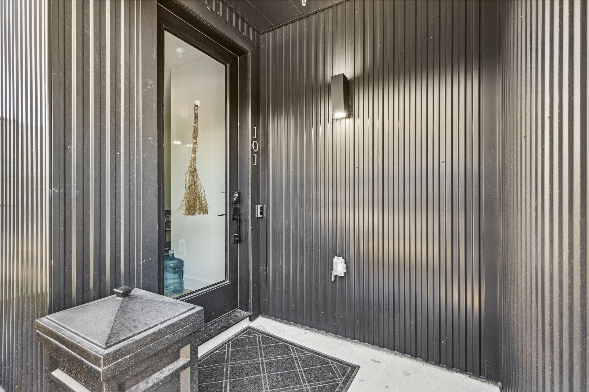 2916 Hawthorne Avenue 101