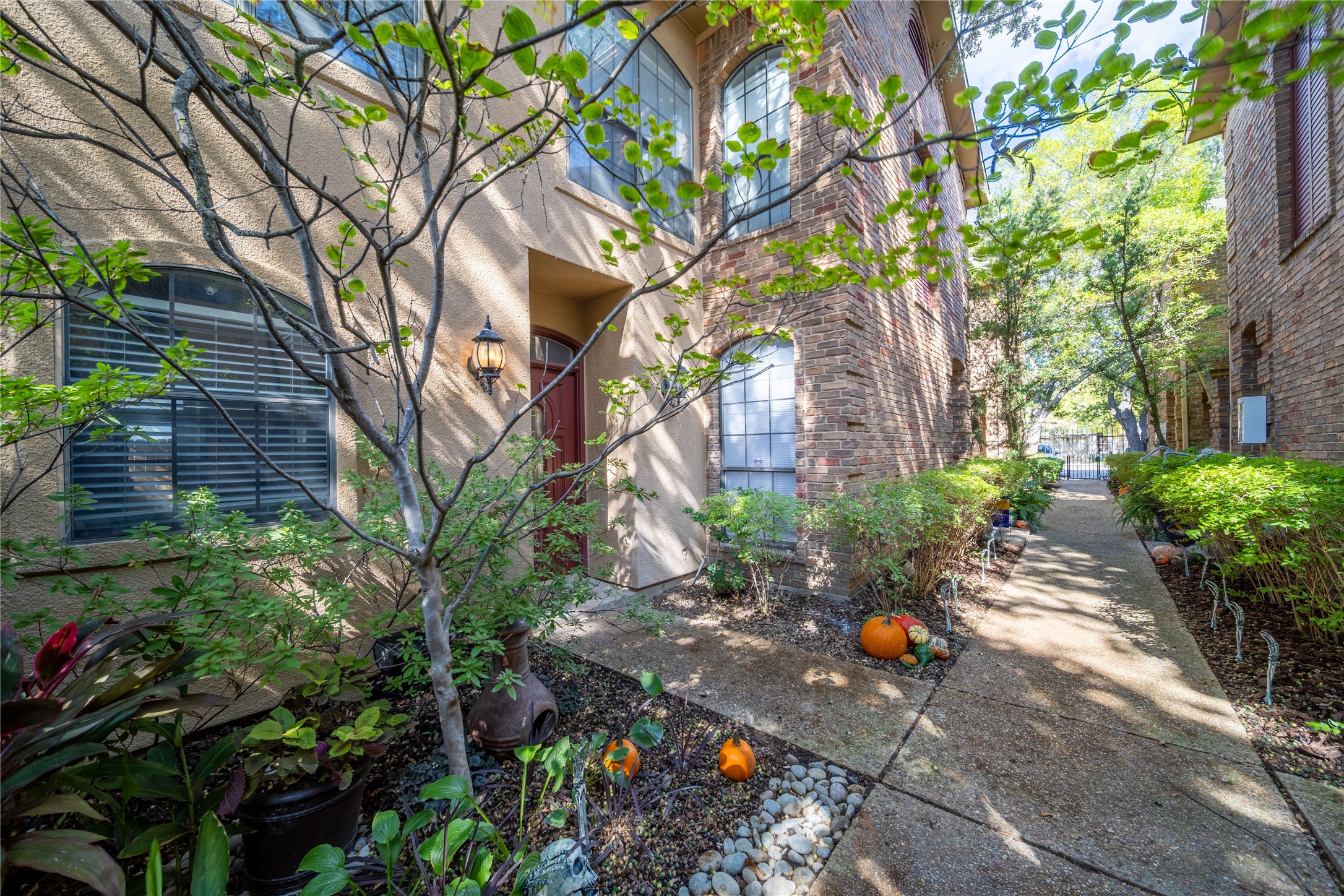 4307 Gilbert Avenue 110