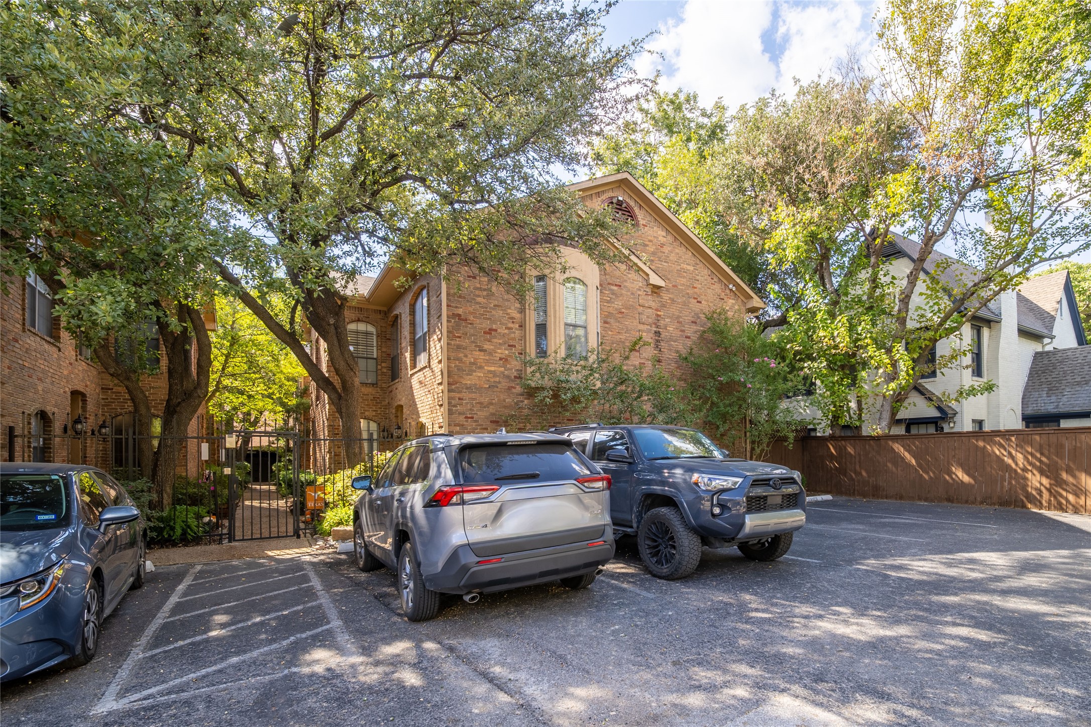 4307 Gilbert Avenue 110