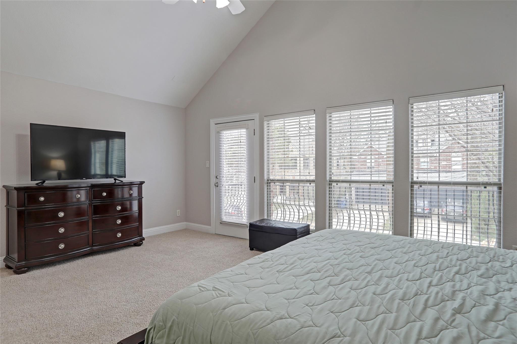 6010 La Vista Drive