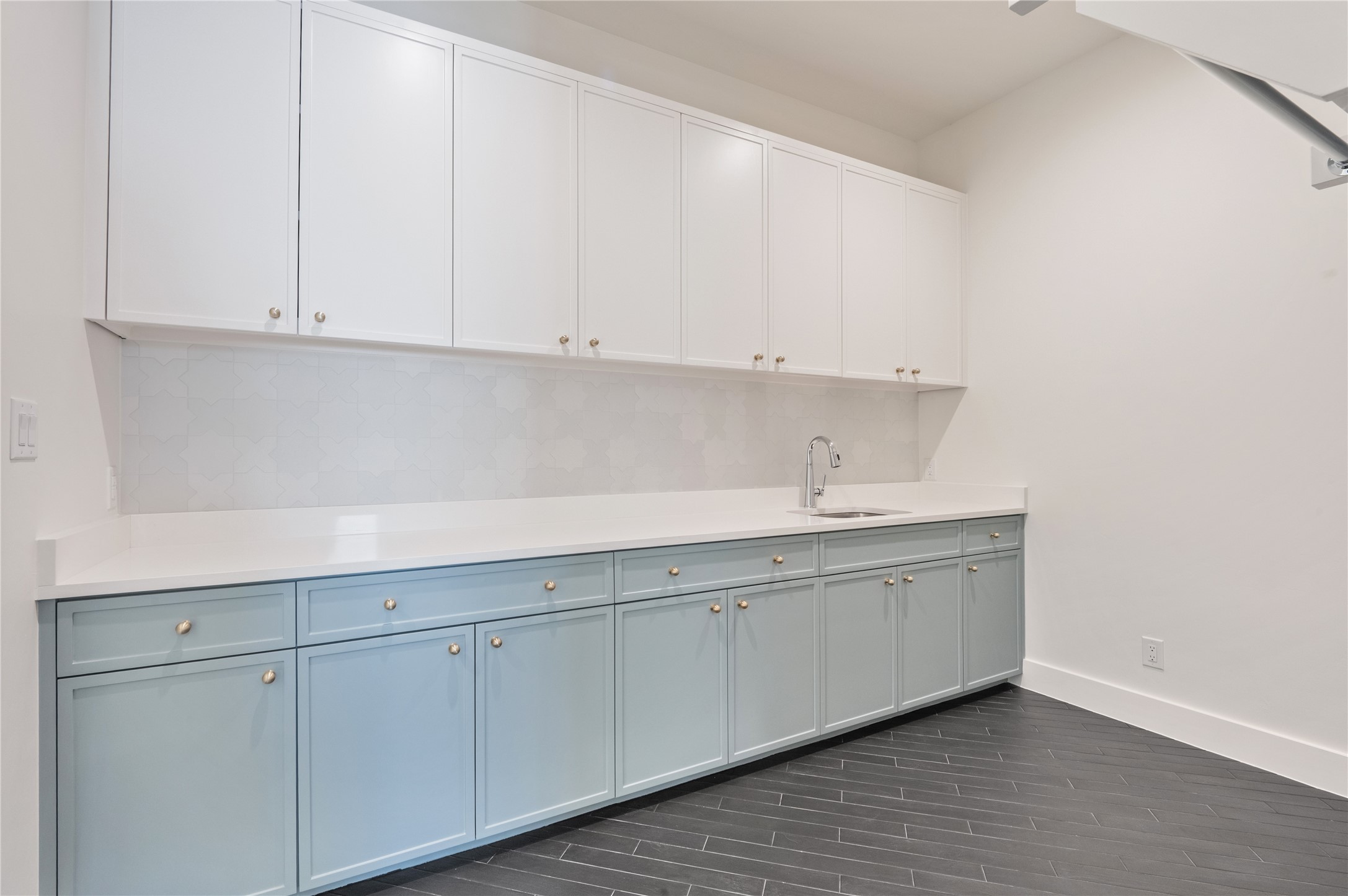 6943 Coronado Avenue