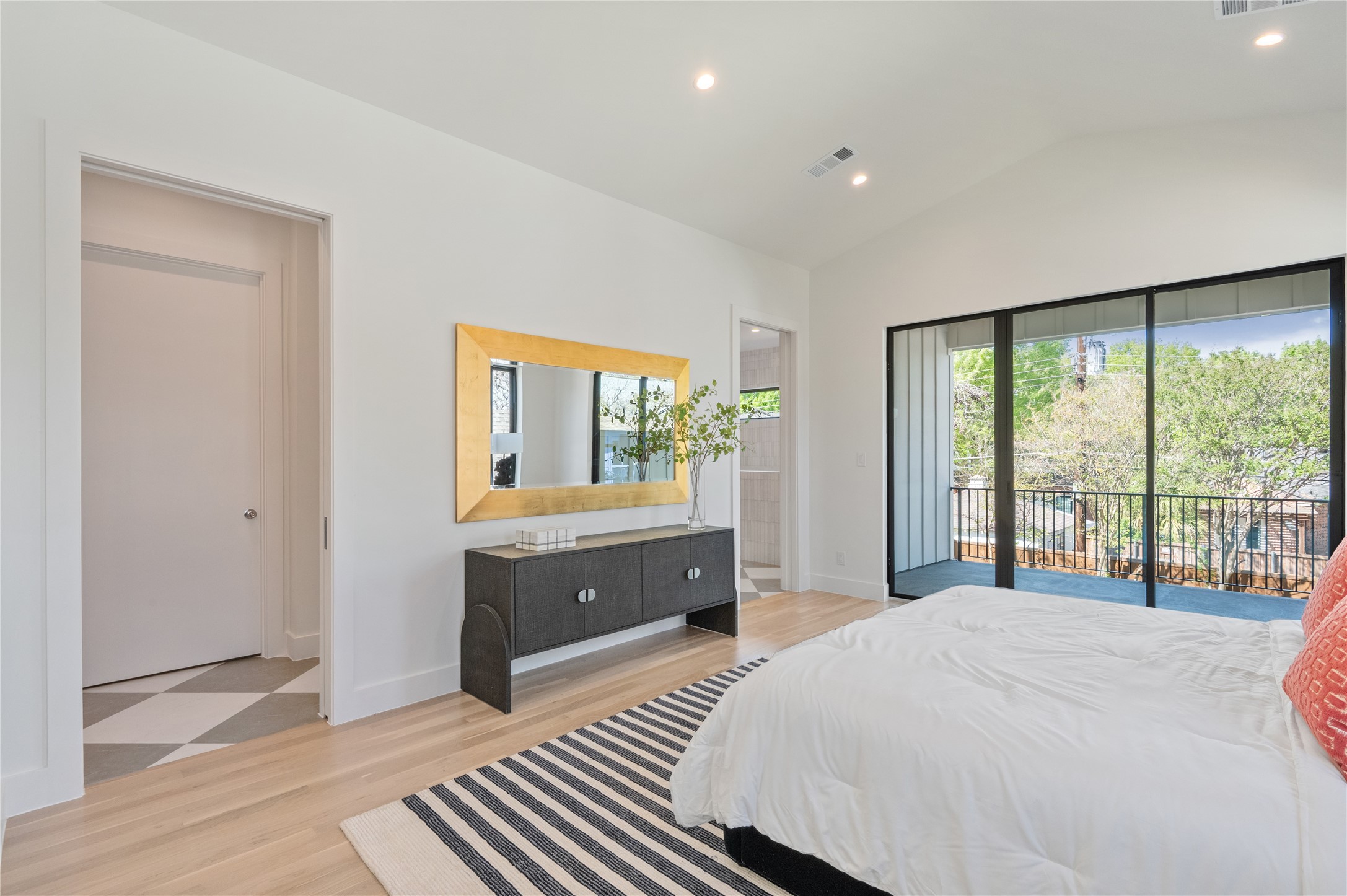 6943 Coronado Avenue