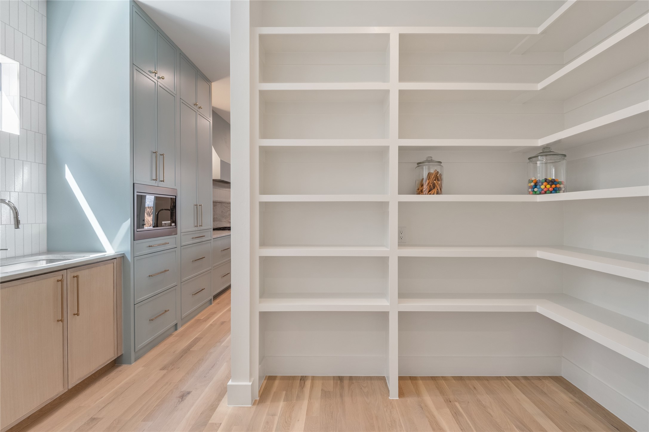 6943 Coronado Avenue