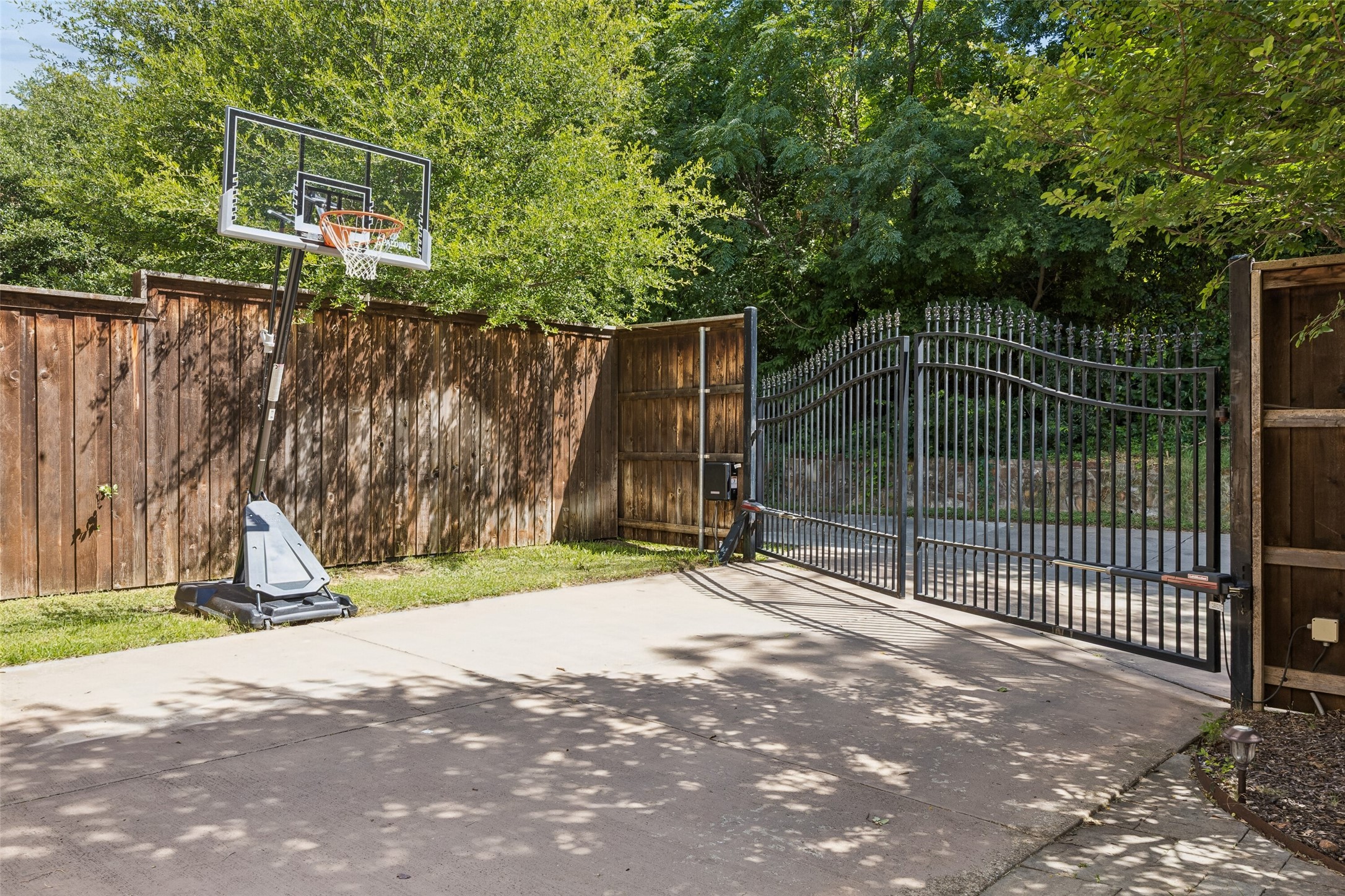 1022 Shadyside Lane