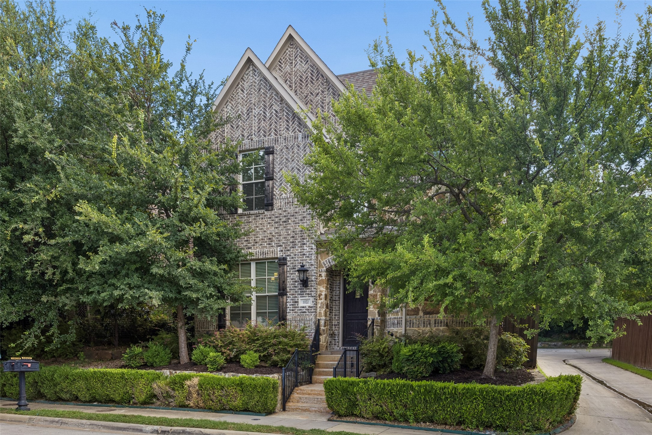 1022 Shadyside Lane