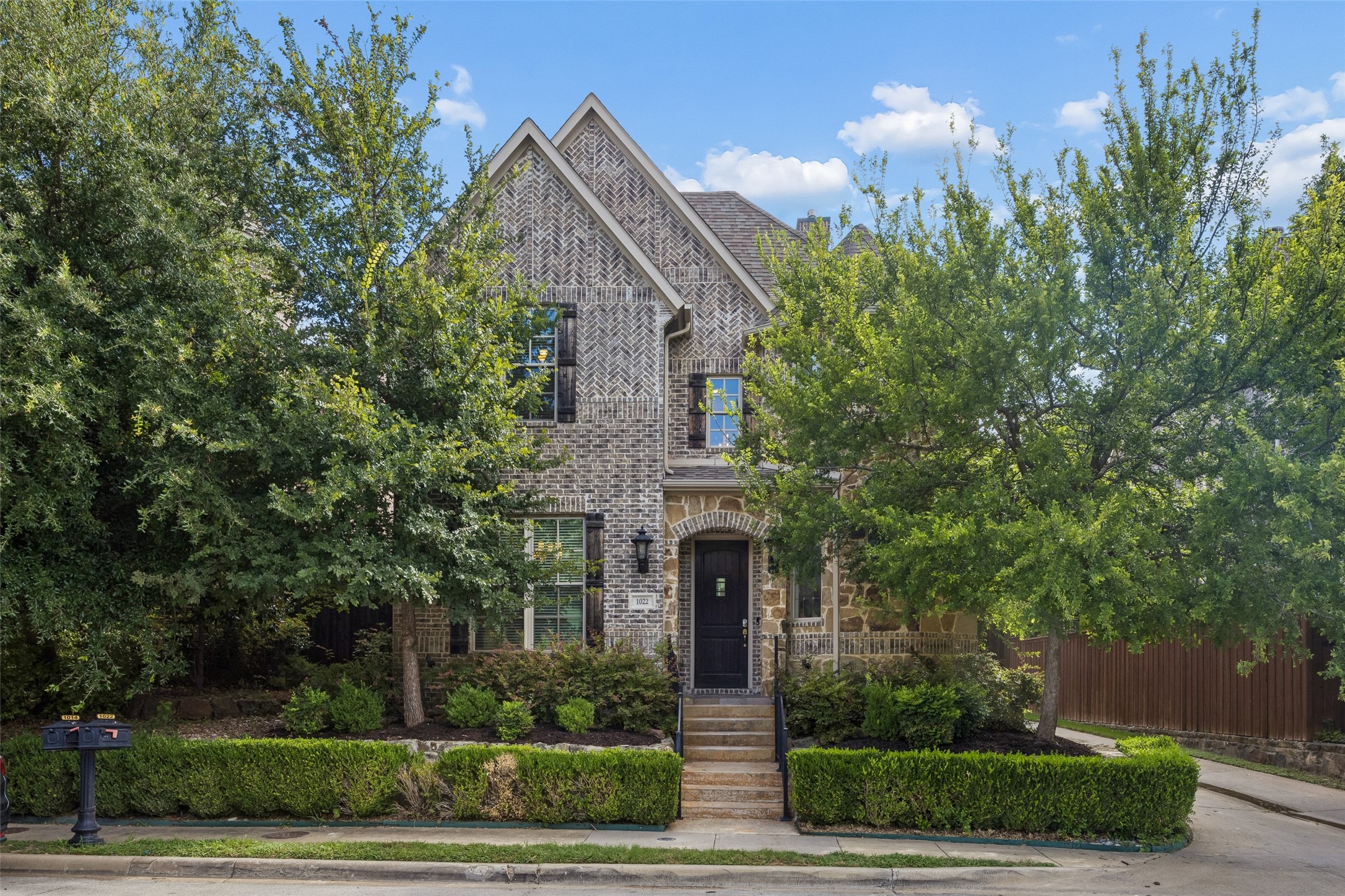 1022 Shadyside Lane