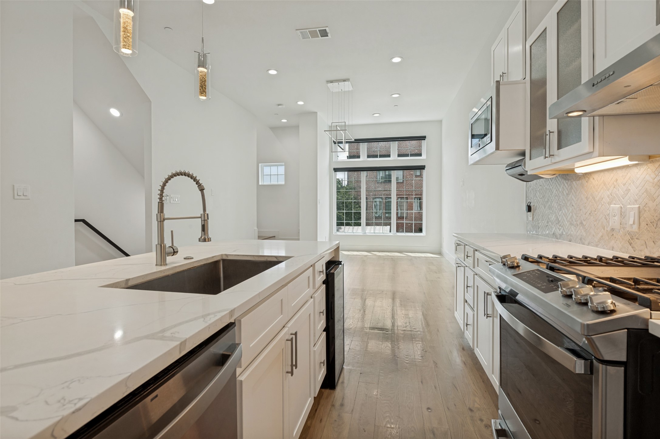 1910 Caddo Street B105