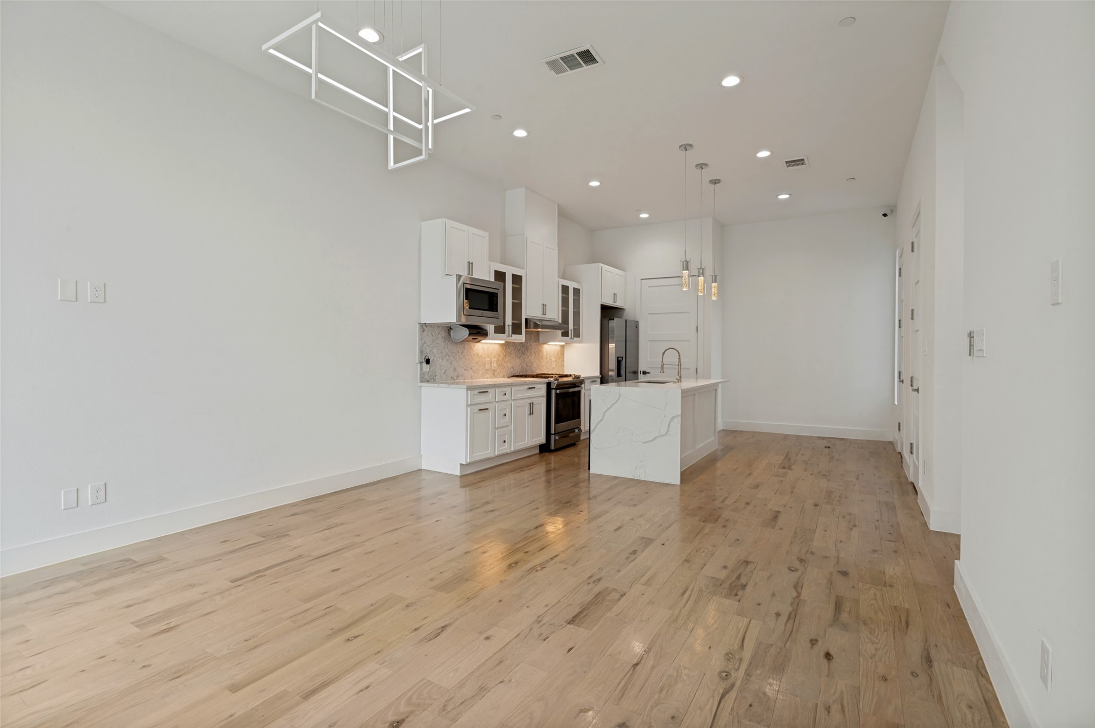 1910 Caddo Street B105