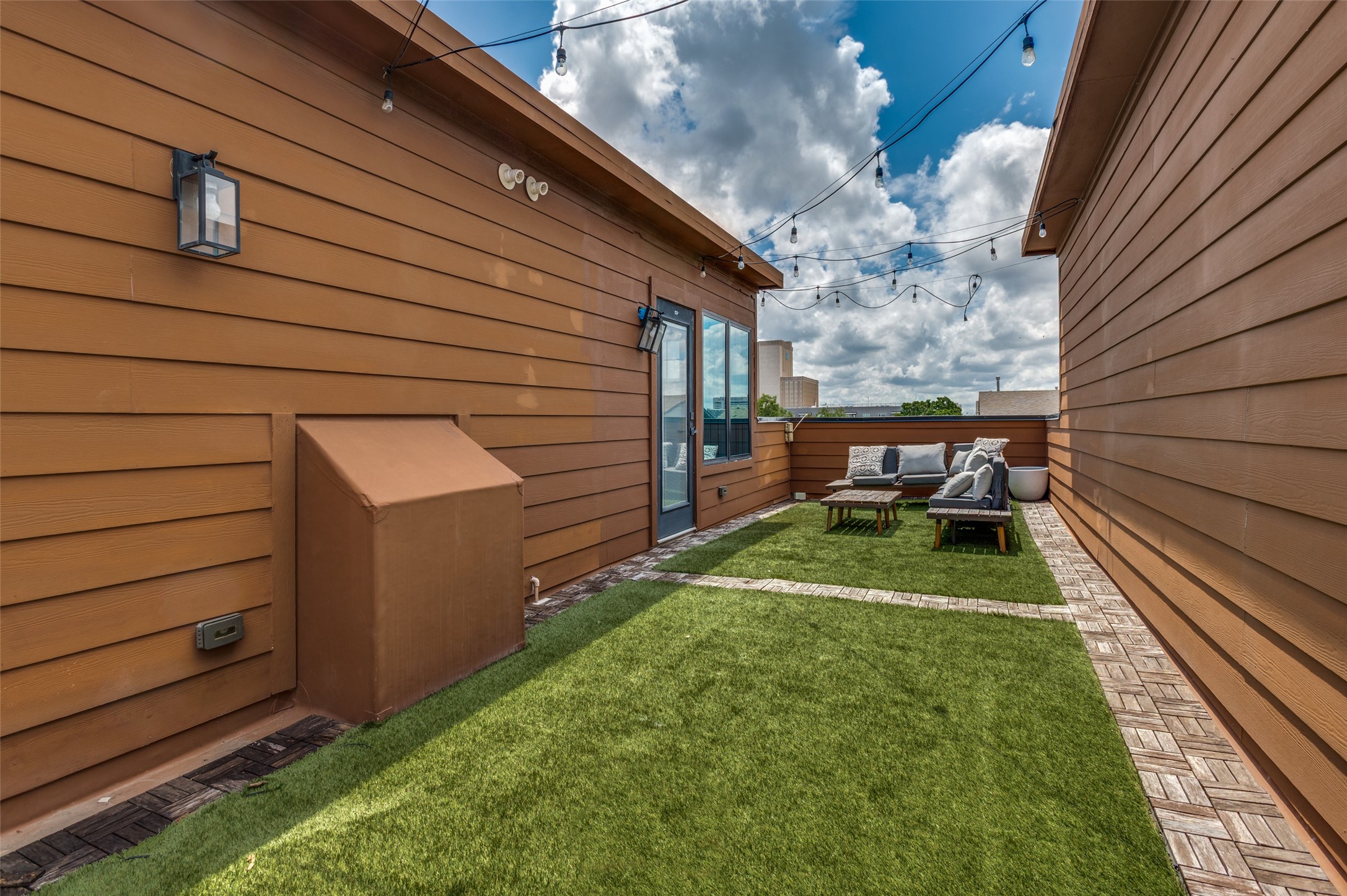 1910 Caddo Street B105