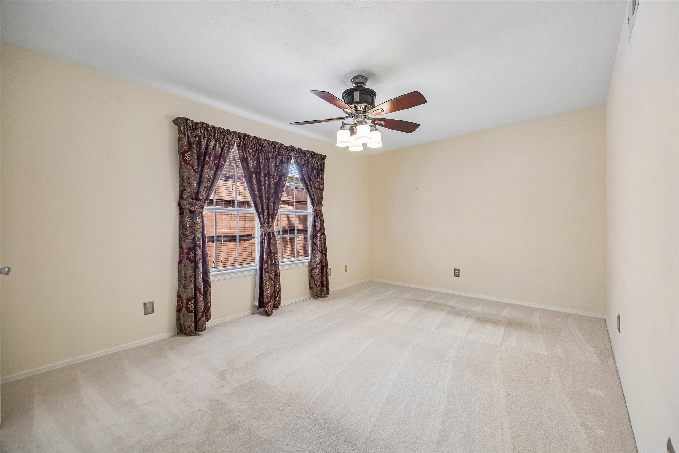 1524 Livingston Drive